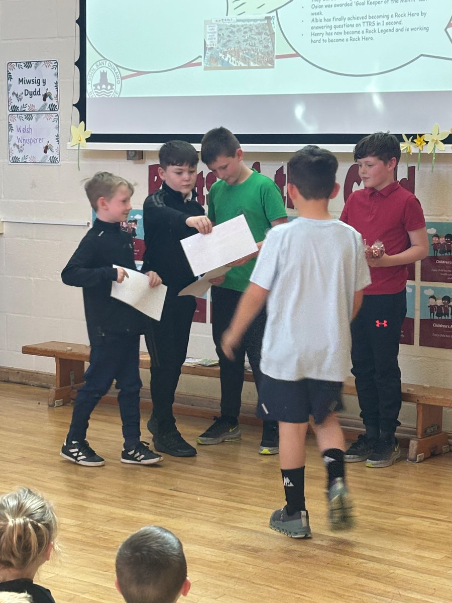 Ysgol Sant Dunawd tweet media