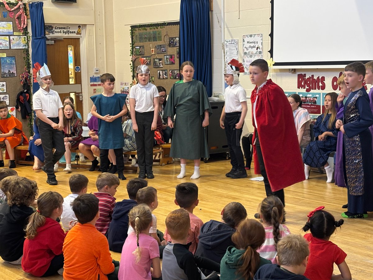 Ysgol Sant Dunawd tweet media