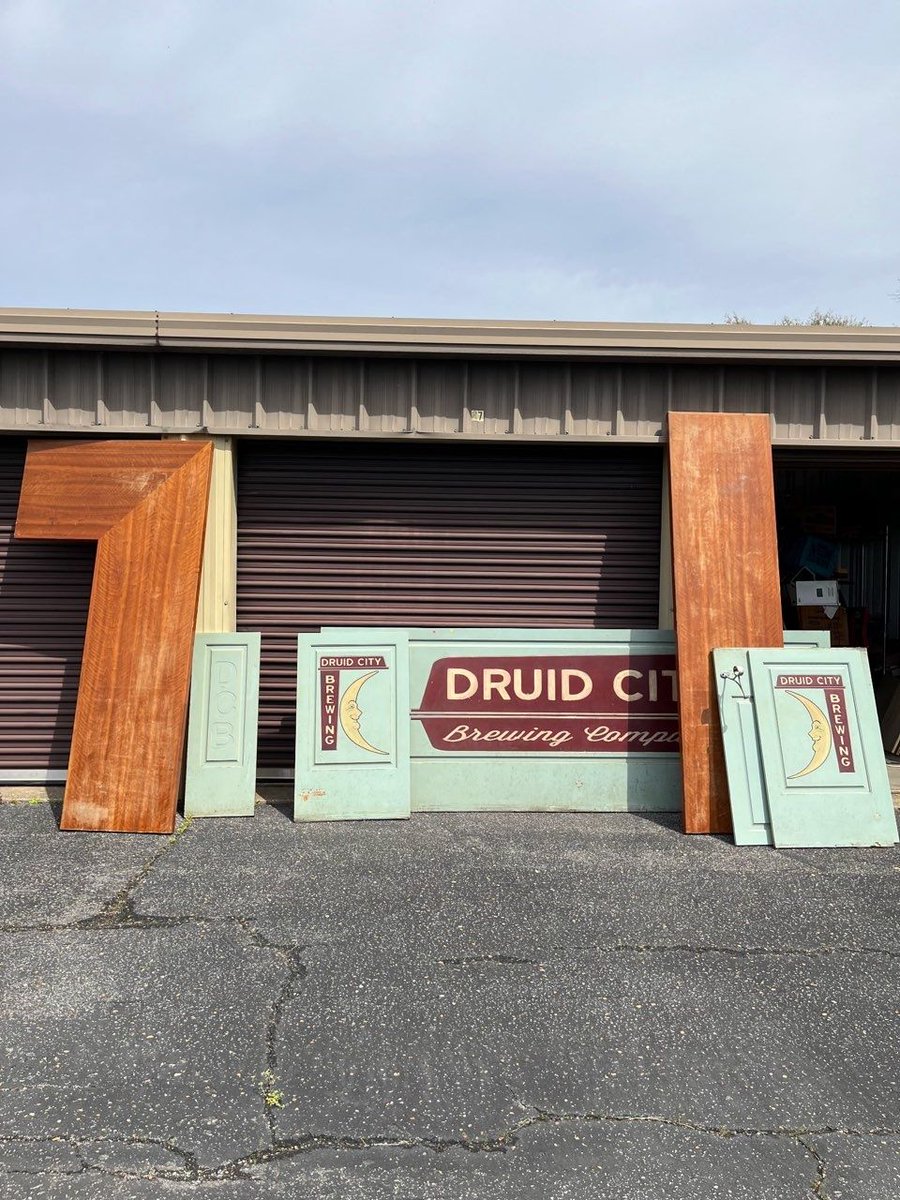 bohicks's tweet image. We decided to auction our old bar off. Made by Elliott from the Dexateens 13 years ago to help teach Tuscaloosa city school kiddos learn about gardening and where food comes from. So much history !! fundraiser.bid/dcbc