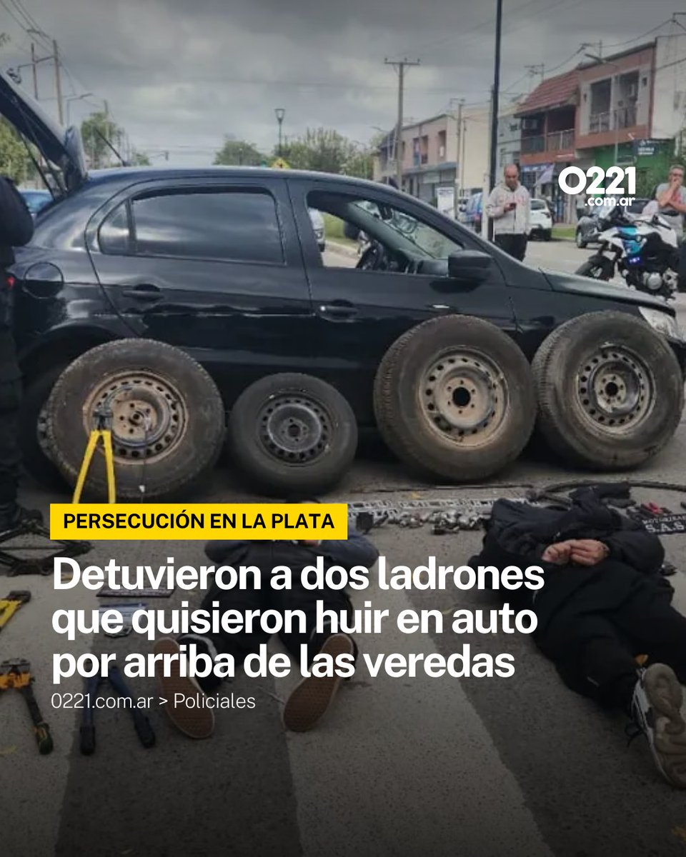 0221comar's tweet photo. PERSECUCIÓN DE PELÍCULA 💥 Dos ladrones fueron detenidos en #LaPlata tras una espectacular fuga en auto por las veredas. La secuencia quedó registrada por cámaras de seguridad.
🚓 Todo comenzó en 9 y 34, cuando la #PolicíaBonaerense intentó identificar un #GolTrend robado. Los sospechosos huyeron a toda velocidad, en contramano y por las veredas, hasta ser cercados en 134 y 38.
🔧 Llevaban ruedas, tuercas, corta candados y celulares. Están acusados de "robo automotor" y "resistencia a la autoridad".
