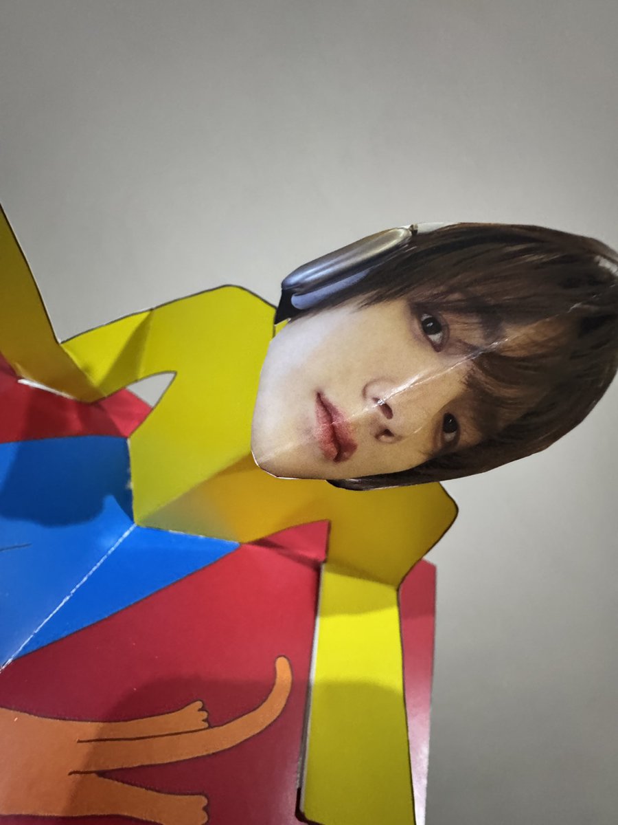 shaonextdoor's tweet photo. these distorted idols will b seeing you all tomorrow #freebies sleep tight onedoors! https://t.co/DGhFF5KRa6