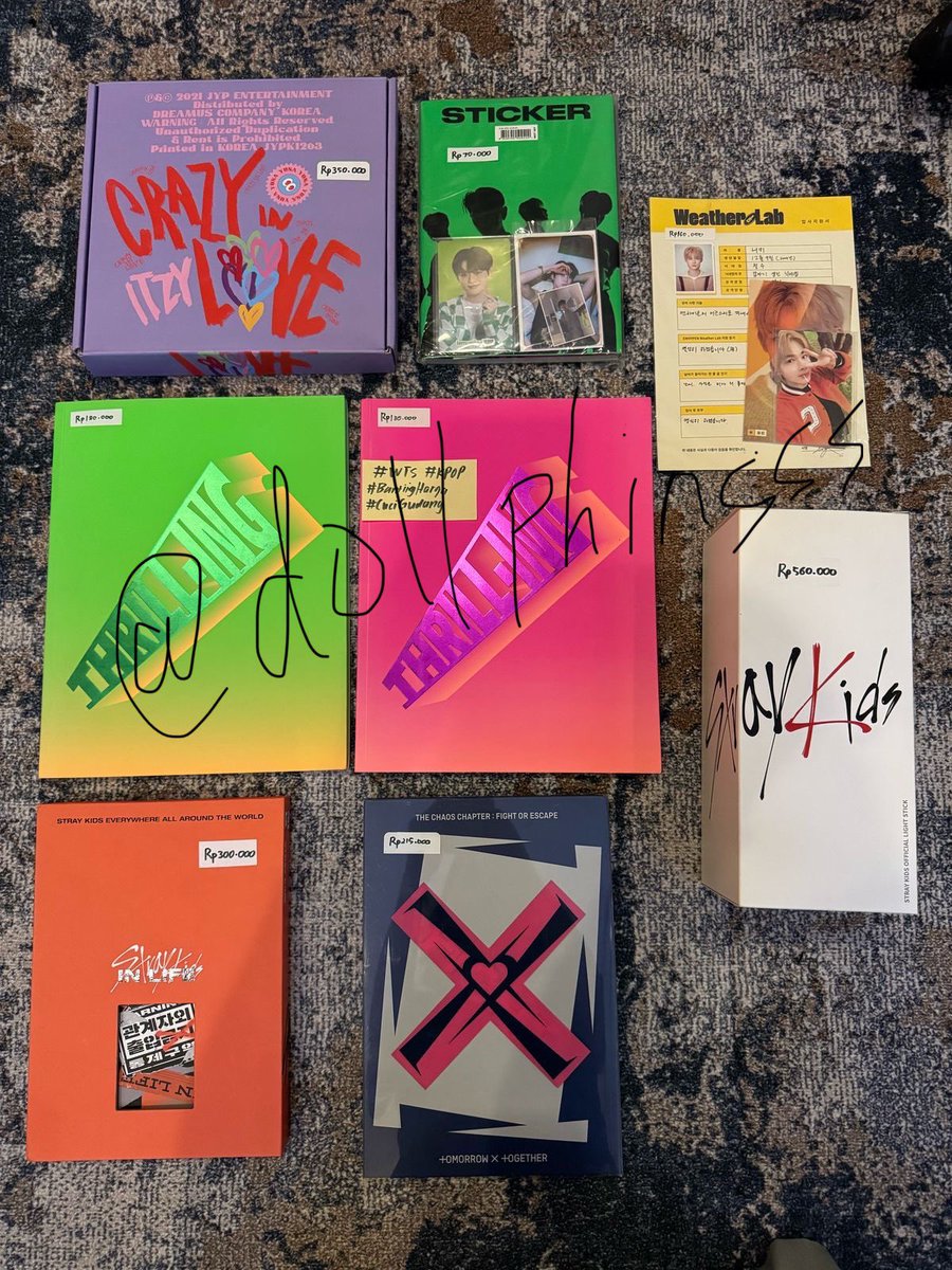 dollphinsss's tweet photo. WTS ALBUM LIGHTSTICK KPOP OFFICIAL ITZY, STRAYKIDS, NCT 127, TBZ THE BOYZ, ENHA ENHYPEN, TXT. 

🍊 checkout by sH0p33, order by request 
📍 Kab. Bekasi 
💸 Price negotiable  
Tanya” condition bisa dm aja langsung!! 

#zonauang #wts #albumkpop #txt #itzy #tbz #enhypen #wtb #niki https://t.co/9vtD00exse