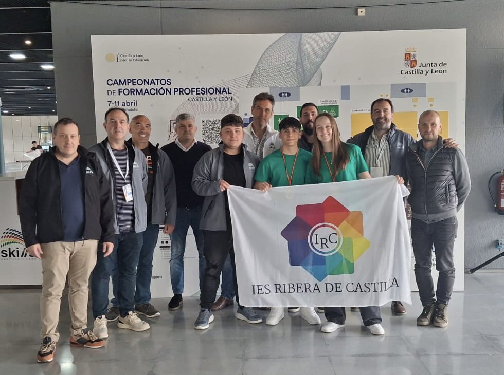 IES_Ribera's tweet image. último día en las #cylskills con la clausura y entrega de medallas.Extraordinaria actuación de los alumnos de Madera y mueble, con una buena actuación por parte del resto de participantes.
Ángel de la Viuda medalla de oro ebanistería.Zaira González oro carpintería.
 #SpainSkills