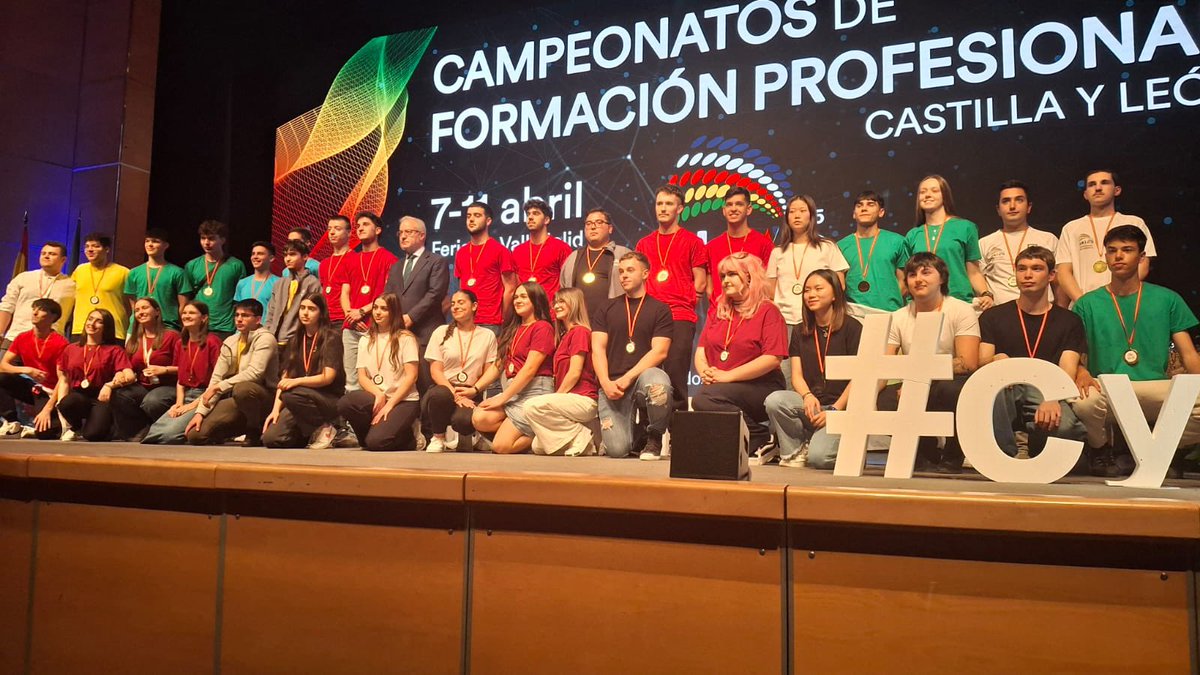IES_Ribera's tweet image. último día en las #cylskills con la clausura y entrega de medallas.Extraordinaria actuación de los alumnos de Madera y mueble, con una buena actuación por parte del resto de participantes.
Ángel de la Viuda medalla de oro ebanistería.Zaira González oro carpintería.
 #SpainSkills