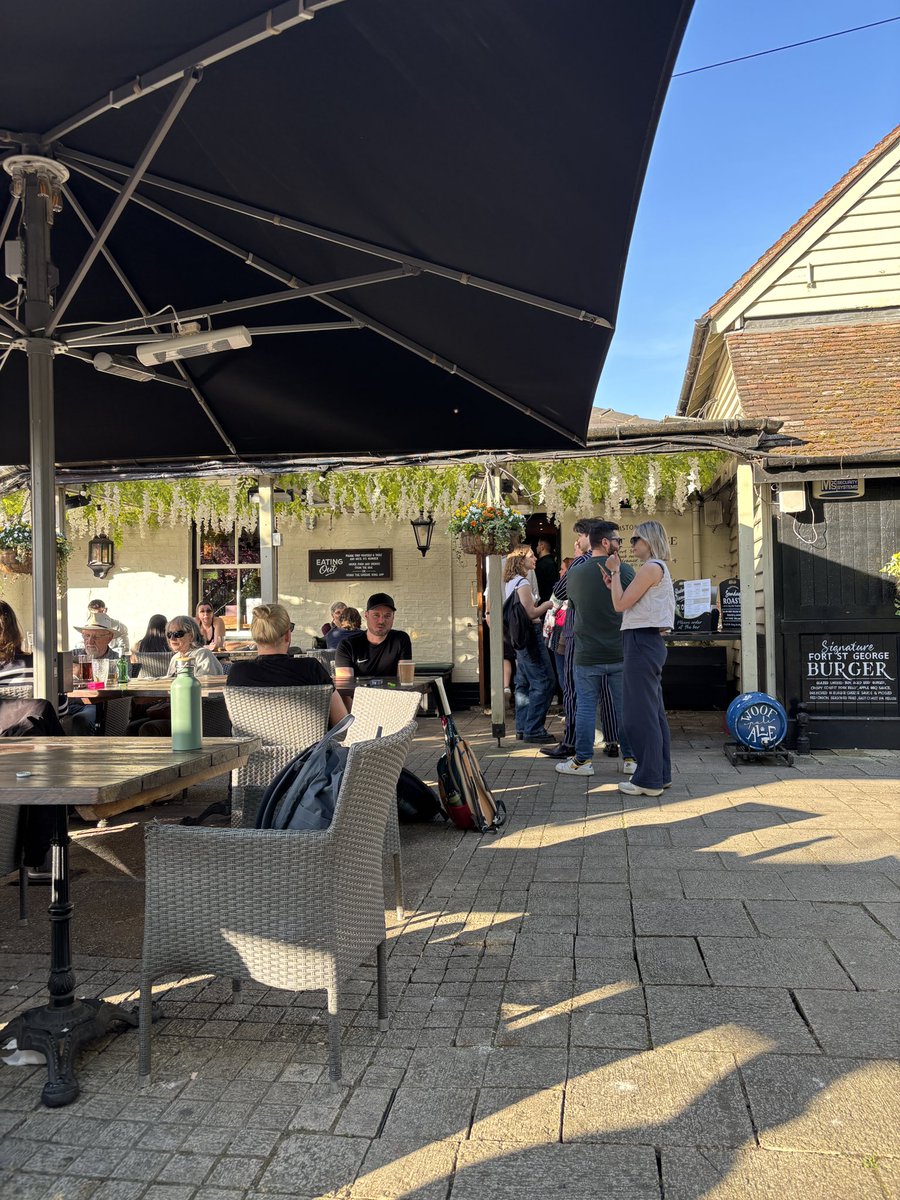 exceptionaljoe_'s tweet photo. @QueuesPub Fort St George Cambridge - out the door. Perfectly large serviceable bar inside. https://t.co/JRU3jGtA11