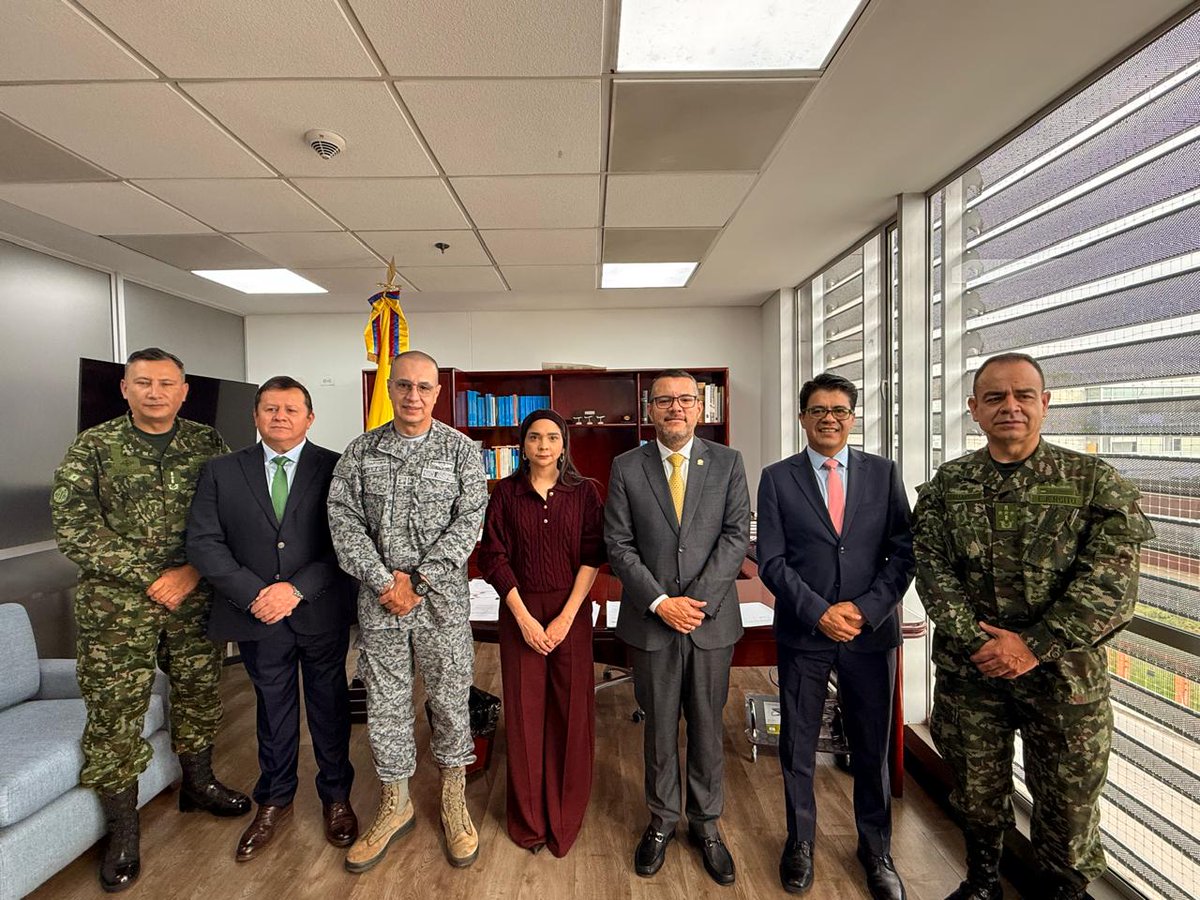 TribunalJPMPCol's tweet photo. El pasado 28 de febrero de 2025, se llevó a cabo visita Presidente de la Comisión Nacional de Disciplinas Judiciales, actividad en la cual asistió el @ Director de Justicia Penal y Policial, Presidente del TSMP y Directivos de la Alta Dirección. https://t.co/27qsLuYpnJ