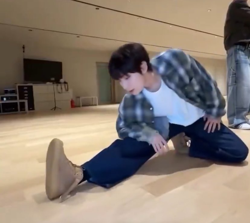 dankebby's tweet photo. FLEXIBILITY NOO 😱 https://t.co/8b7ypJHUUr
