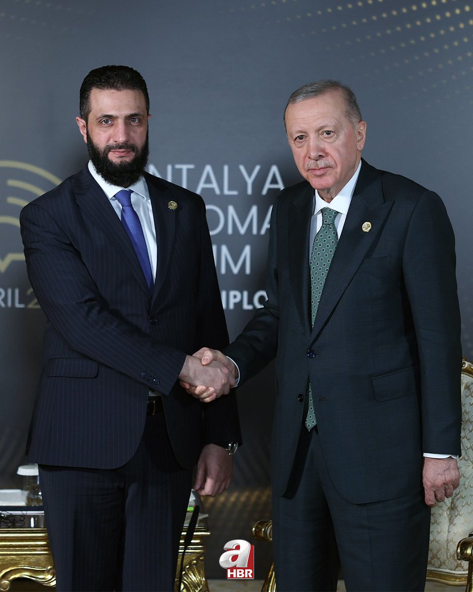 Tarih Recep Tayyip Erdoğan 'ı yazacak 
demişti  Ahmet Şara..

Bu fotoğraf çok şey anlatıyor ..
Emiru'l mu'minin Osmanlı Ruhu Yükleniyor 

Vatan sevgisi olmayanlar anlamaz 
Vaktiniz hayr olsun 

 Antalya Diplomasi formu #ALTIN