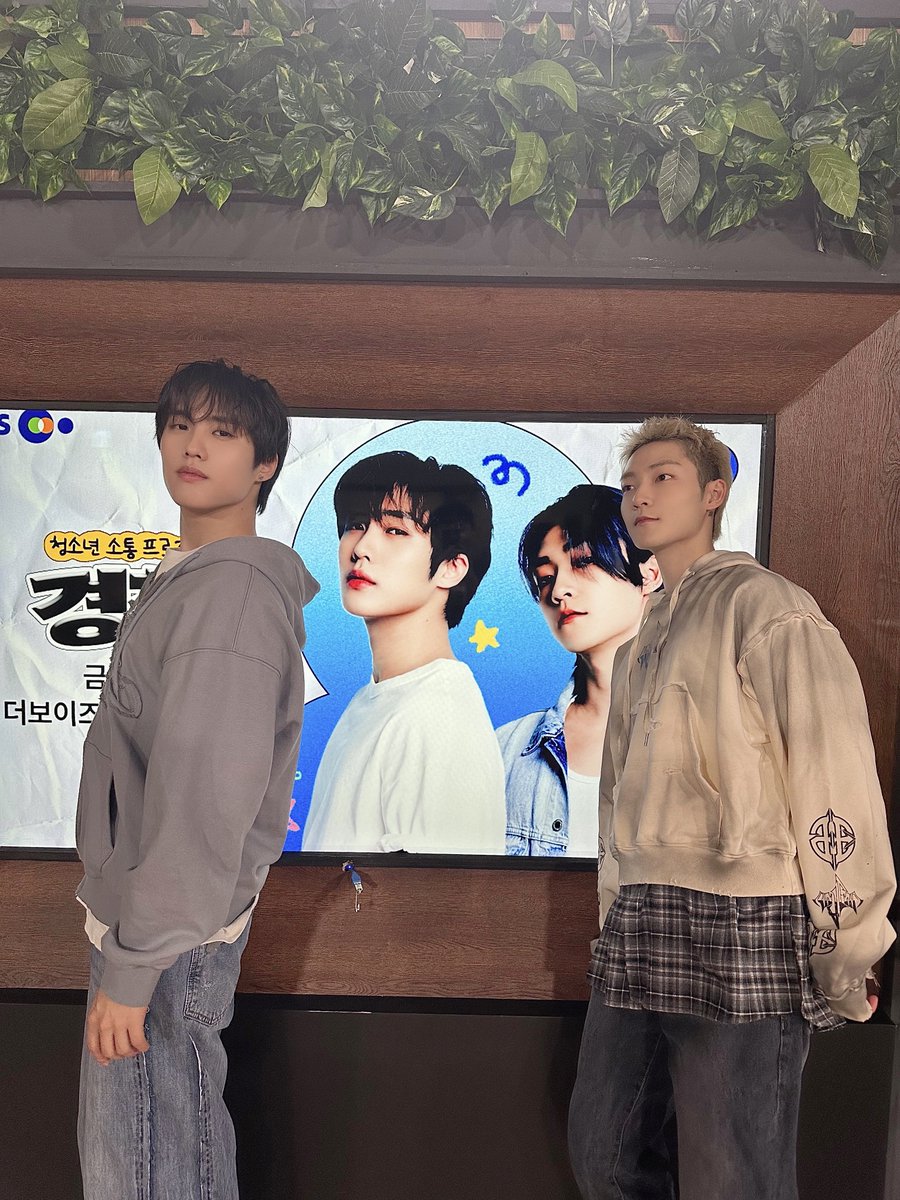 [📸] 제이콥&amp;케빈 청소년소통프로젝트 경청 DJ 완료🎧 배디&amp;문디와 함께 예쁜 이야기꽃 피워 준 더비들 덕분에 오늘도 선물 같은 시간이 되었습니다🥀

#THEBOYZ #더보이즈
#JACOB #제이콥 #KEVIN #케빈