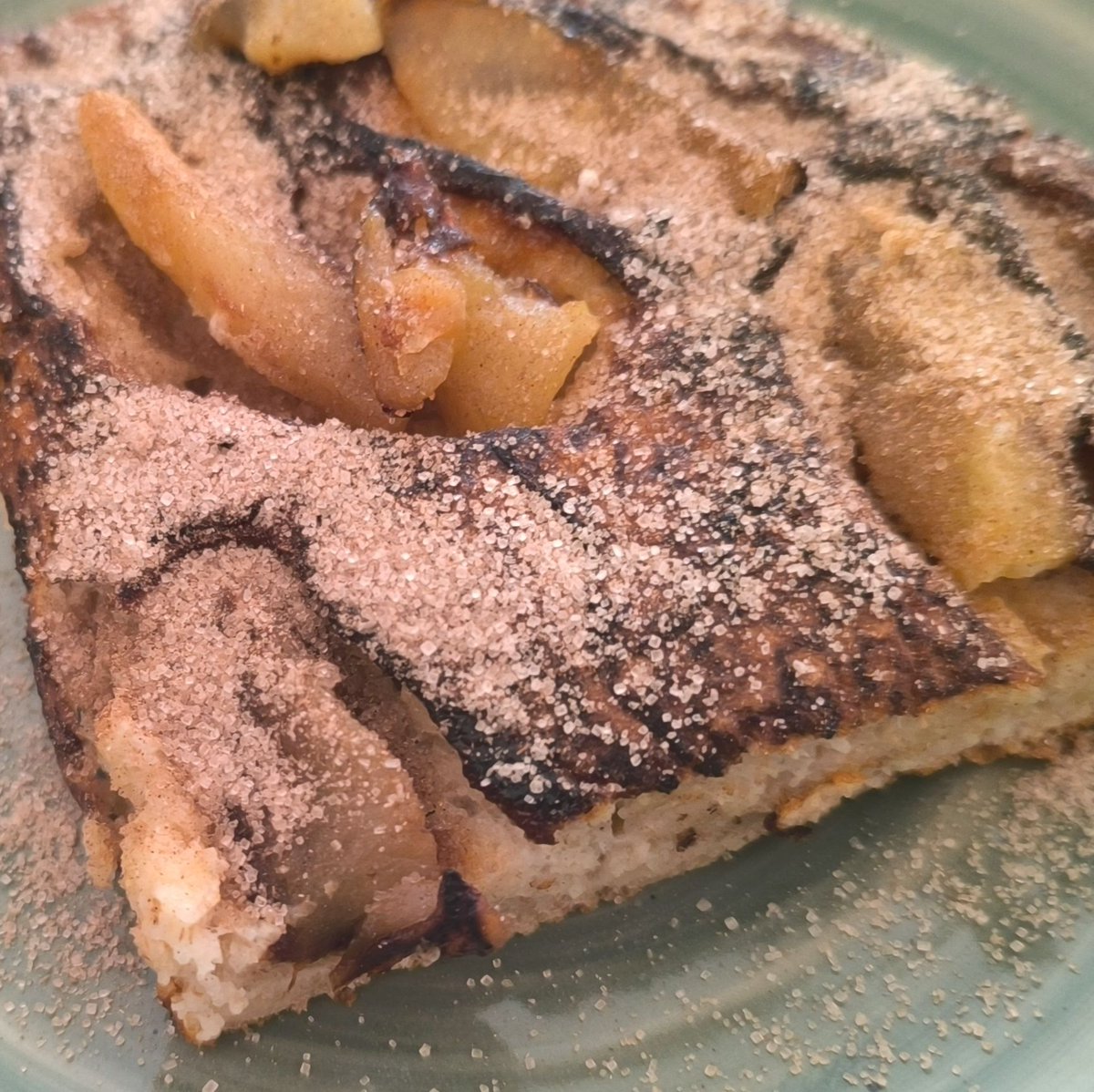 MikeKocht's tweet photo. #Omelett - ganz flaumig - aus #Topfen (#Quark) und (Dinkel-) #Grieß
Schön fruchtig mit #Äpfeln. Aber ganz verkehrt im Stil einer "Tarte tatin"
Mit #Zimtzucker ist das mehr als nur ein Dessert :-)
https://t.co/CyjWe5oA6g https://t.co/BhEKHgI4F5