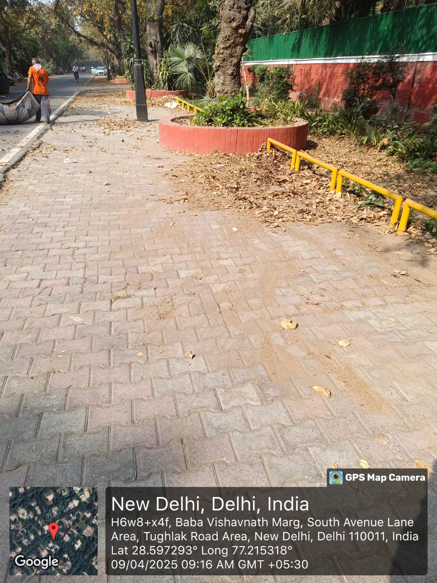 tweetndmc's tweet photo. "✨ Clean streets, green vibes!
#NDMC cleanliness drive is making a real difference on the ground. Big salute to all the workers behind the scenes!
Let’s keep Delhi shining!
#SwachhBharat #CleanNDMC #DelhiDrive 
♻️✨ https://t.co/7T22M36XPv