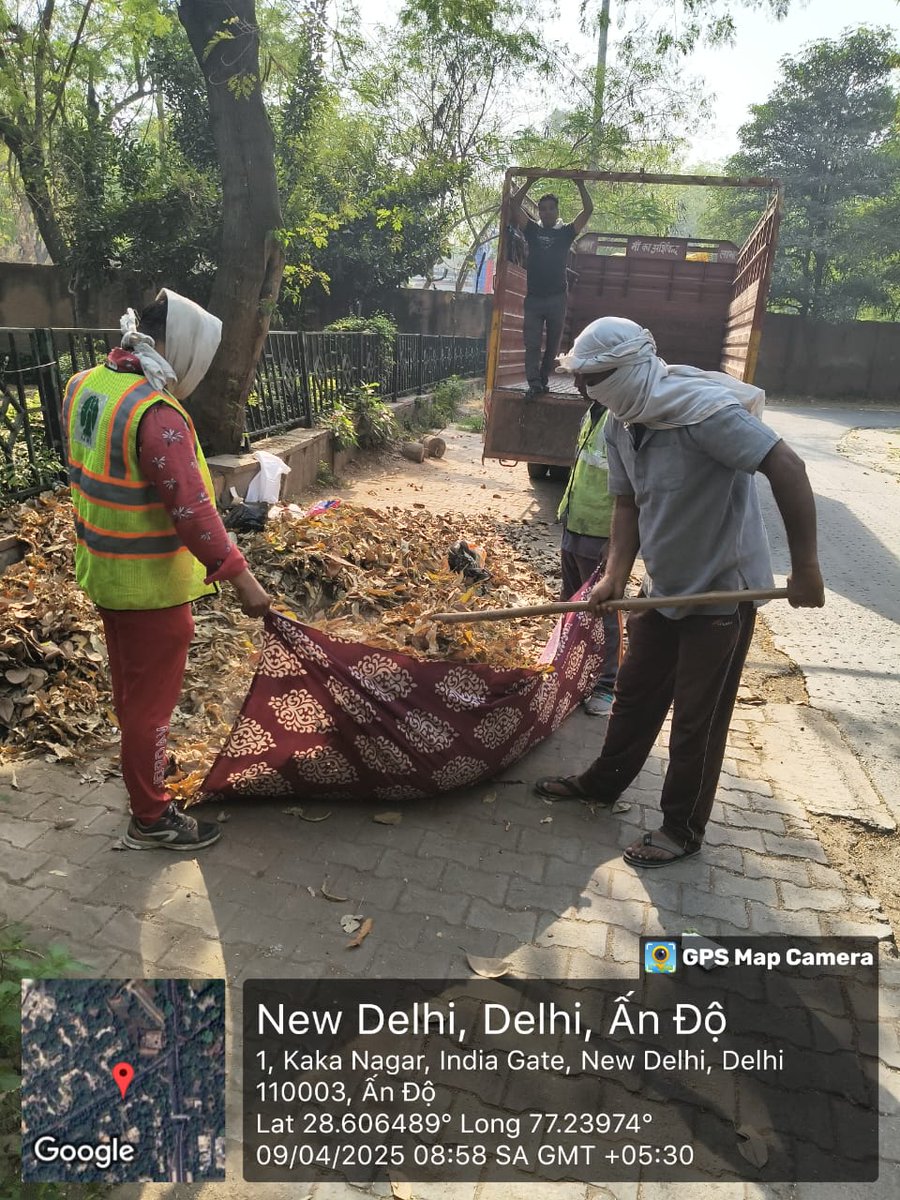 tweetndmc's tweet photo. "✨ Clean streets, green vibes!
#NDMC cleanliness drive is making a real difference on the ground. Big salute to all the workers behind the scenes!
Let’s keep Delhi shining!
#SwachhBharat #CleanNDMC #DelhiDrive 
♻️✨ https://t.co/7T22M36XPv