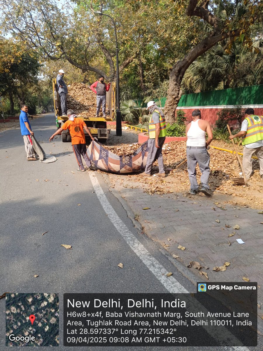 tweetndmc's tweet photo. "✨ Clean streets, green vibes!
#NDMC cleanliness drive is making a real difference on the ground. Big salute to all the workers behind the scenes!
Let’s keep Delhi shining!
#SwachhBharat #CleanNDMC #DelhiDrive 
♻️✨ https://t.co/7T22M36XPv