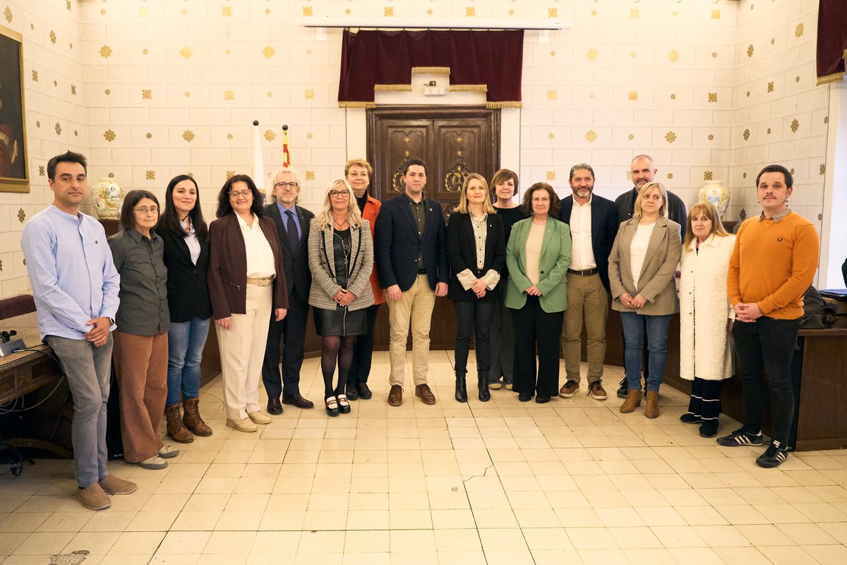 🧓La Seu d’Urgell tindrà una residència que donarà servei a la #GentGran del Pirineu.

✍️Ho recull un conveni signat per la consellera <a href="/monicambravo/">Mònica Martínez Bravo</a> i l’alcalde d’<a href="/ajlaseu/">Ajuntament de la Seu d'Urgell</a> <a href="/jbarreraaranda/">Joan Barrera Aranda</a>

gen.cat/4j2nhO3
