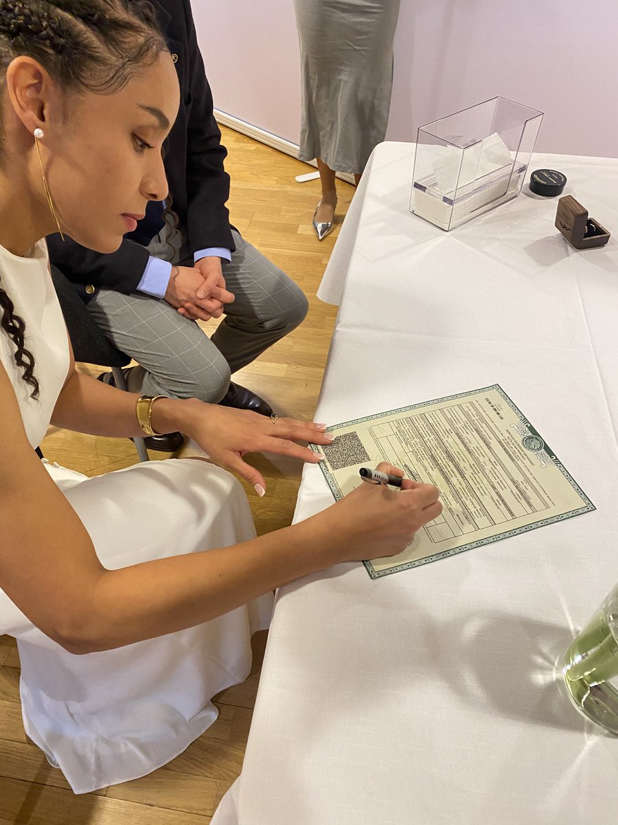 Hoy celebramos con alegría la unión de José Antonio e Irene, quienes contrajeron matrimonio en la Embajada. ¡Les deseamos todo el éxito y felicidad en esta nueva etapa de su vida juntos en Suecia! 🫶🏻 #LaEmbajadaCercaDeTi <a href="/SRE_mx/">Relaciones Exteriores</a>