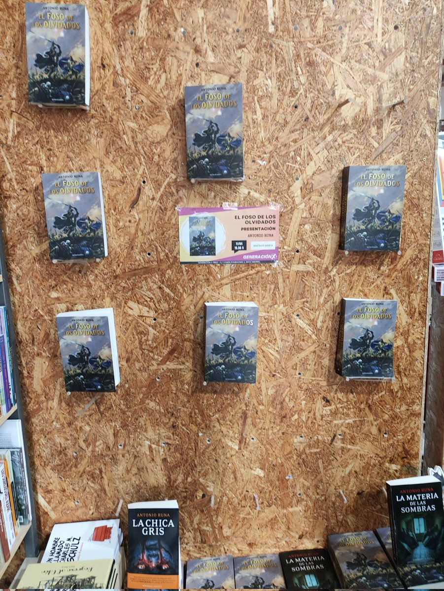 javimgol's tweet photo. Ya estamos en la presentación de #Elfosodelosolvidados, publicado por @minotaurolibros, obra de @antonio_runa, director de @laORBITAdeENDOR, en @GenXTirso. ¡Lleno y éxito total! https://t.co/RLG2bxEeqG