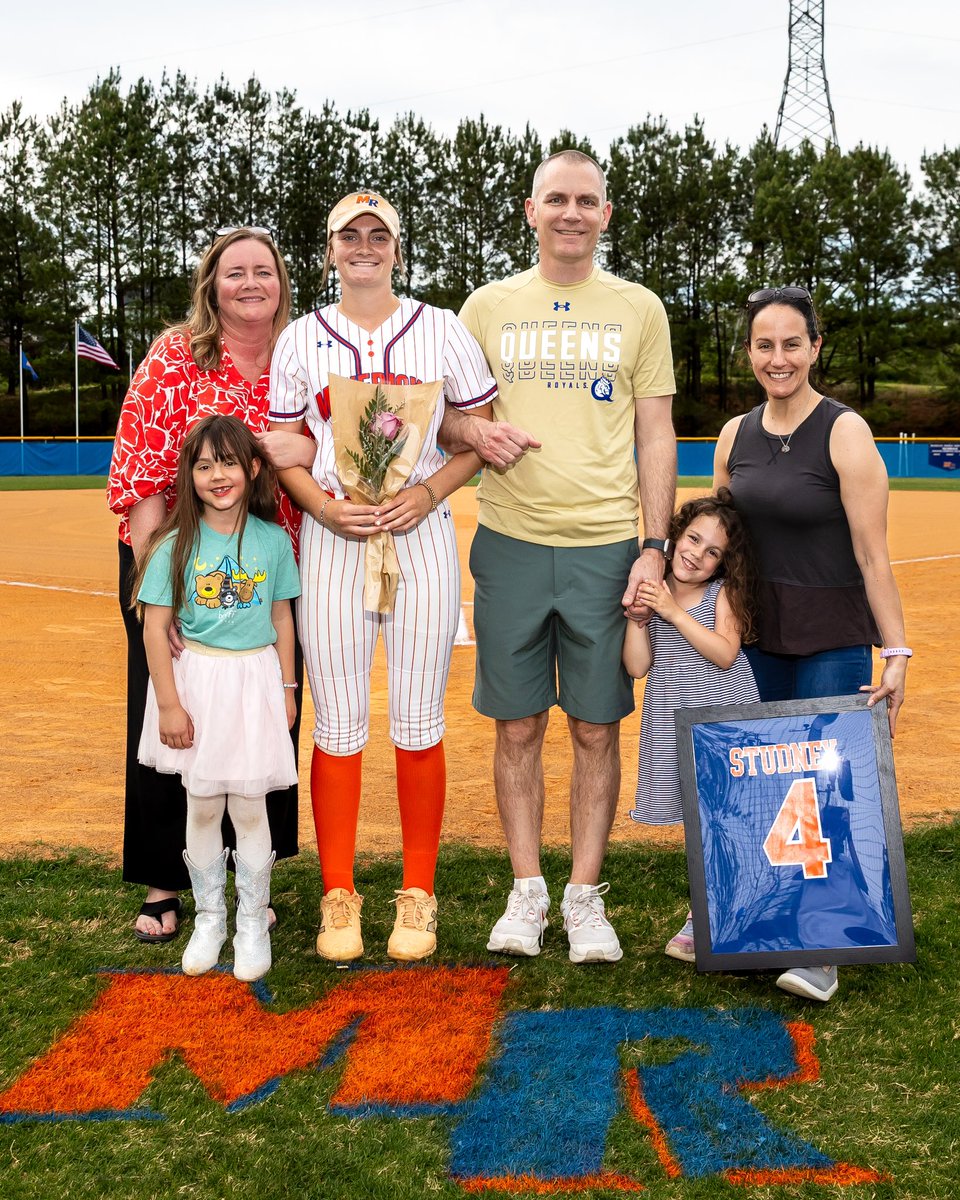 Senior spotlight on… 
Addison Studney (3B)

Next year, Addison plans on attending Queens University where she will continue to play softball and study physical therapy. We will miss your power and leadership, Addison!!  We know you’ll do great things at Queens!! ❤️😍