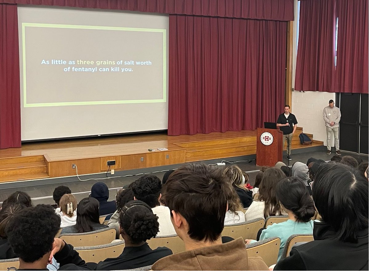 DEANEWYORKDiv's tweet photo. #DEANewYork had the opportunity to educate the students at @OfficialHHHCSD Half Hollow Hills East High School about the dangers of #fakepills, #fentanyl and substance misuse. It's a good reminder that while #OnePillCanKill; One Talk Can Save a Life! #DEA #OnePill #drugprevention https://t.co/8SO4ll8SNi
