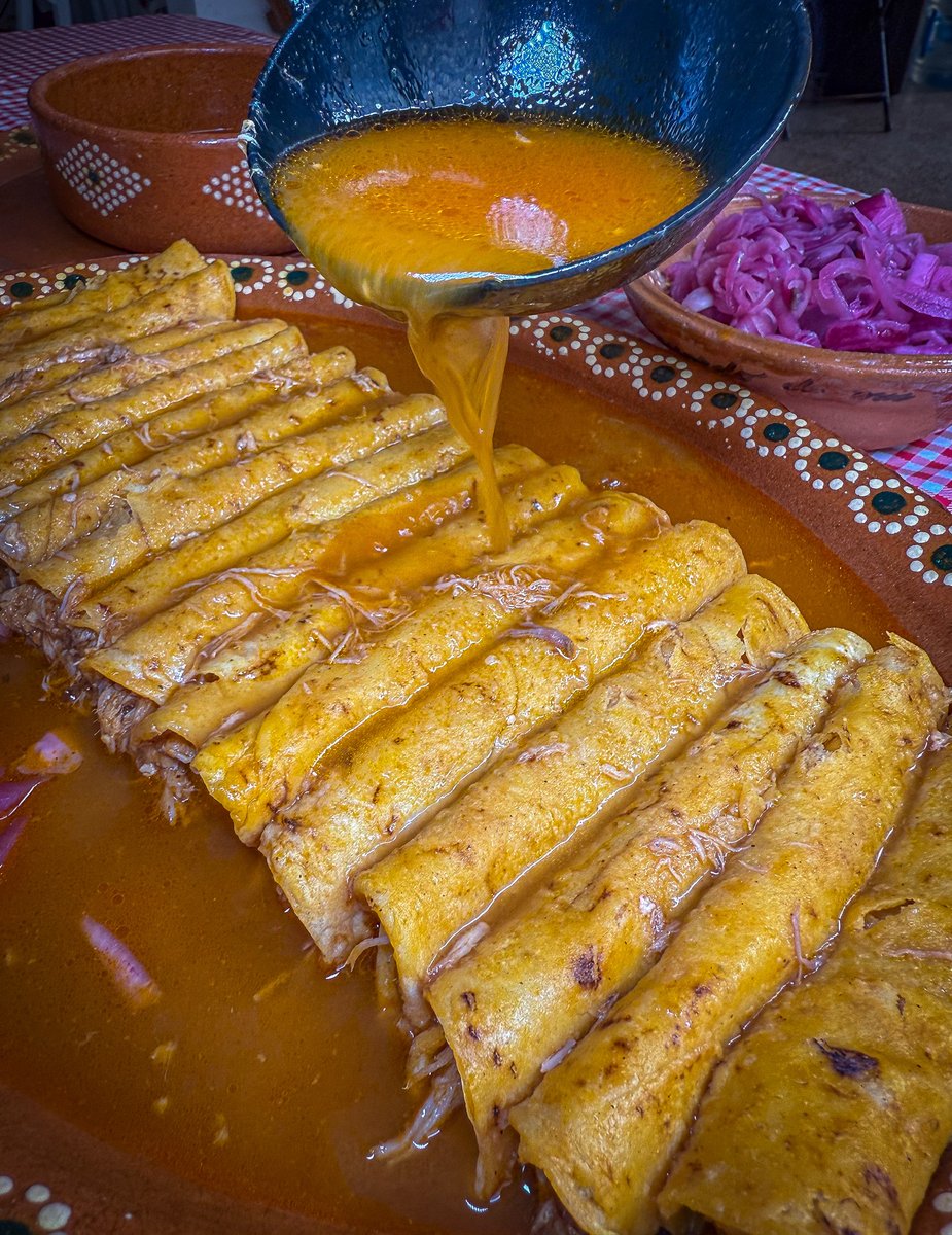 love_veracruz_'s tweet photo. Mi gente les recuerdo que mañana #sabado es día de #taquitos de #pibil en Tacos “El Tío". En calle Cabo Corrientes #178 Inf. Las brisas. Pedidos 2295209043 #Veracruz Sábados y domingos de 9 am a 5 pm. https://t.co/qhsBjpgUOo