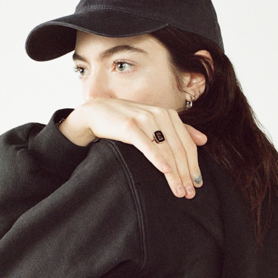 🚨New official pic of Lorde