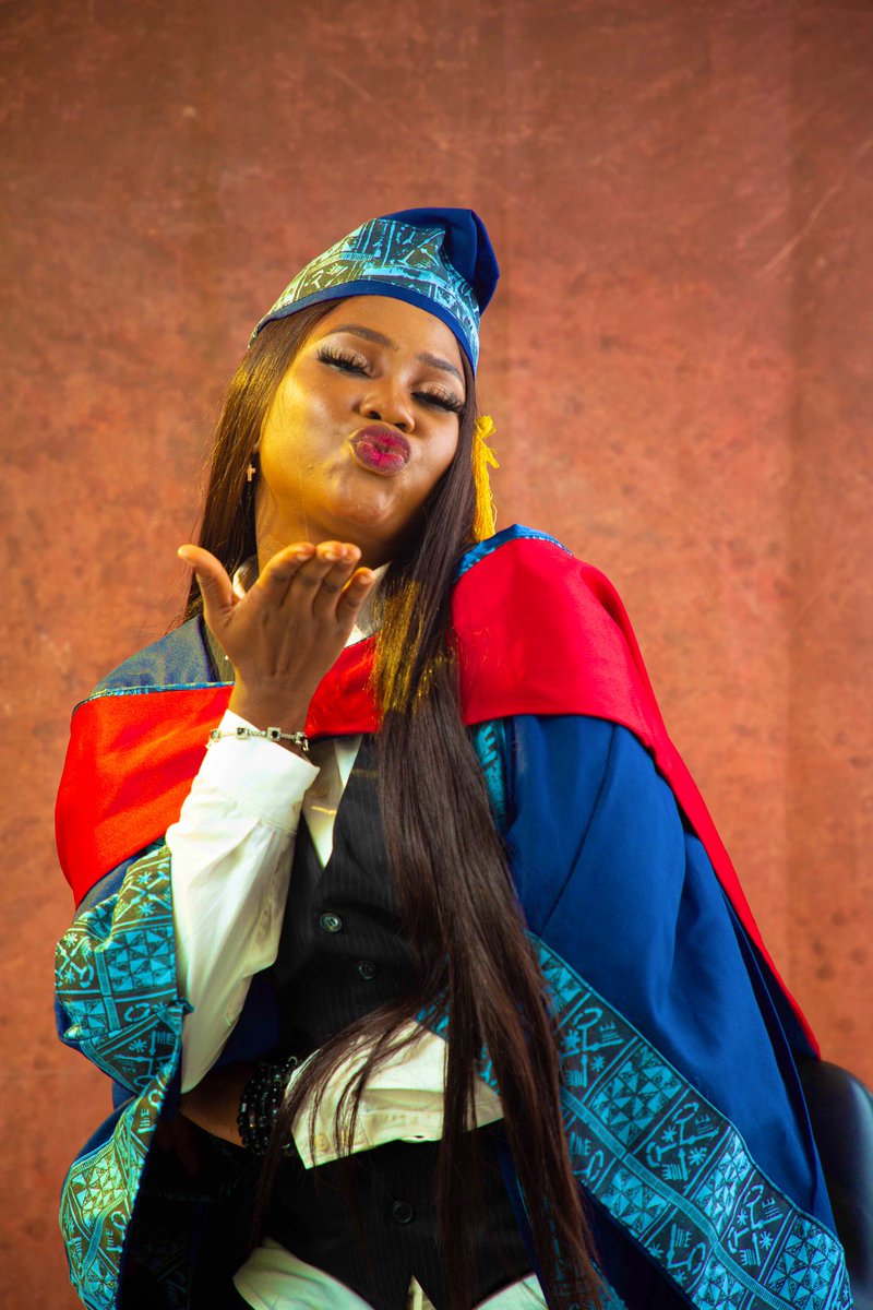 symply_rola's tweet photo. Alhamdullilah🥺🤲🏻❤️..
Reintroducing: K.K Agbedun
L.L.B (Hons)…
#lasu28thconvocation https://t.co/cznQOtcrLN