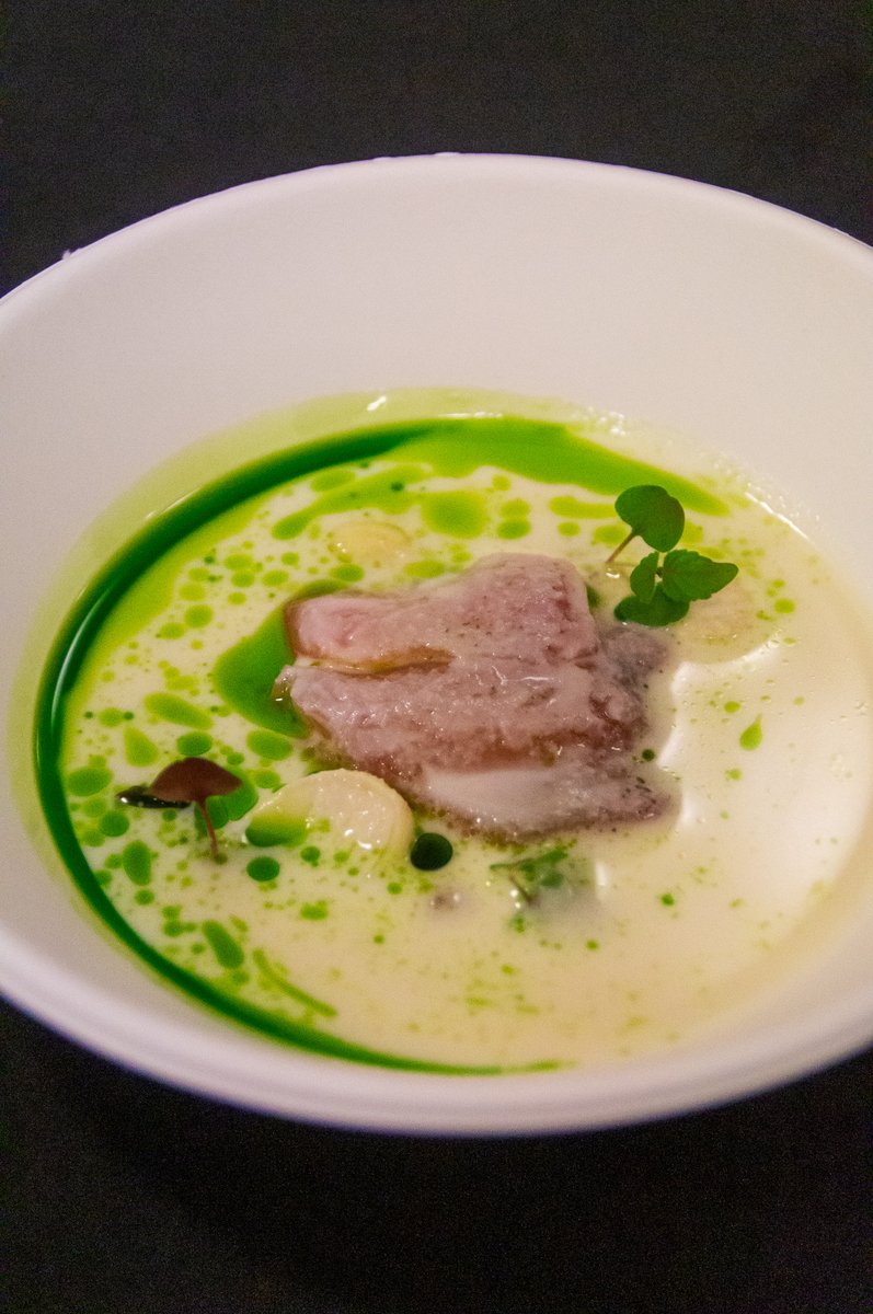 ChefSins's tweet photo. 🤌🏼Acabamos la gala de la #GuiaTransferClass con un Peccata Minuta, con los chefs: David Moreno de Can Simoneta, David Mariottini de Marc Fosh, Joan Sevillano de Sa Pleta y Jhonatan Maldonado de Fonstanta.
¡La mejor manera de celebrar la gastronomía! ✨
#chefsin https://t.co/6YUDLKxd8S