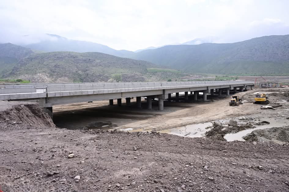 🇦🇿 Şərqi #Zəngəzur'la #Naxçıvan'ı birləşdirəcək Ağbənd-Kəlalə avtomobil yolu körpüsü.

🇦🇿 The Aghbend-Kelala highway bridge that will connect Eastern #Zangezur with #Nakhchivan.