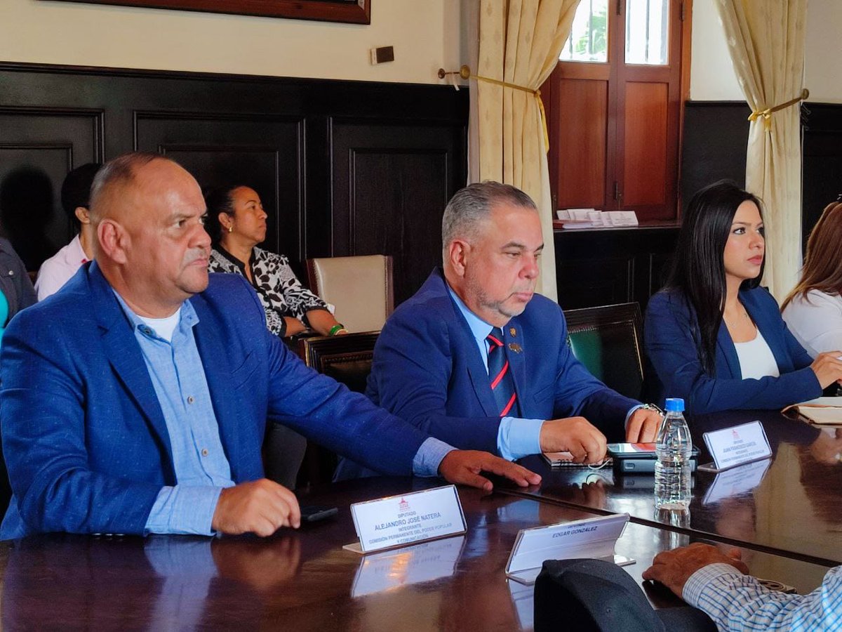 Este miercoles 10/4/2025 participamos en la reunión de la Comisión permanente del Poder Popular y Comunicación de la Asamblea Nacional y con la participación de la presidenta de la comisión Dip AN <a href="/taniapsuv/">Tania Valentina Díaz</a>