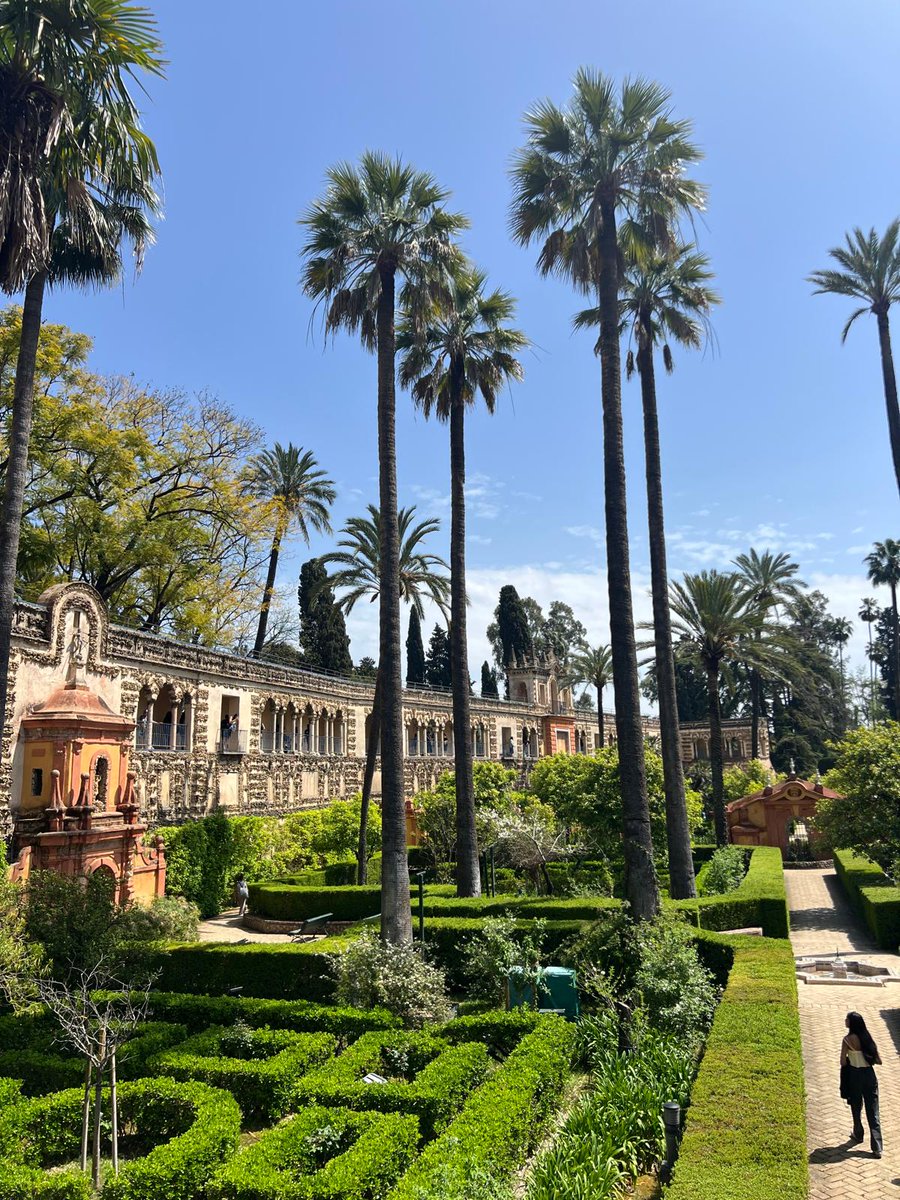 SpanishTHSchool's tweet photo. Visiting the Real Alcazar this afternoon which is a palace known as the Royal Alcazar. Students enjoyed walking around the gardens in the sun and discovering a maze. https://t.co/DhoQT4oLS8