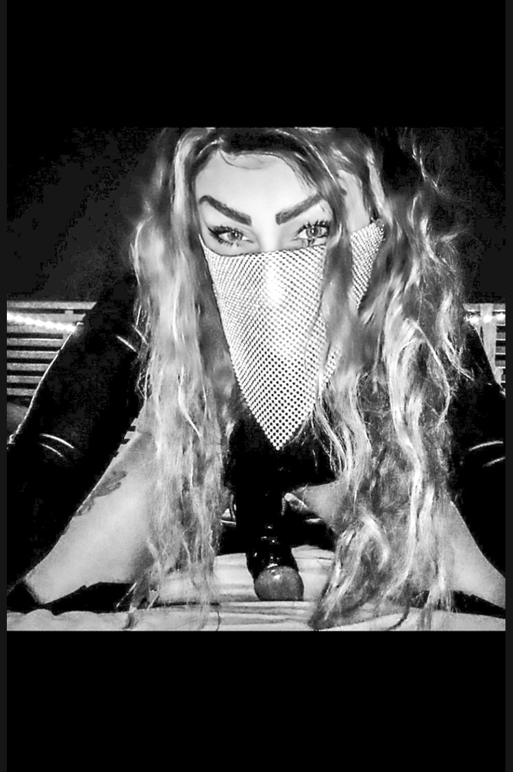 Ce regard quand j'attends ma proie 
😈