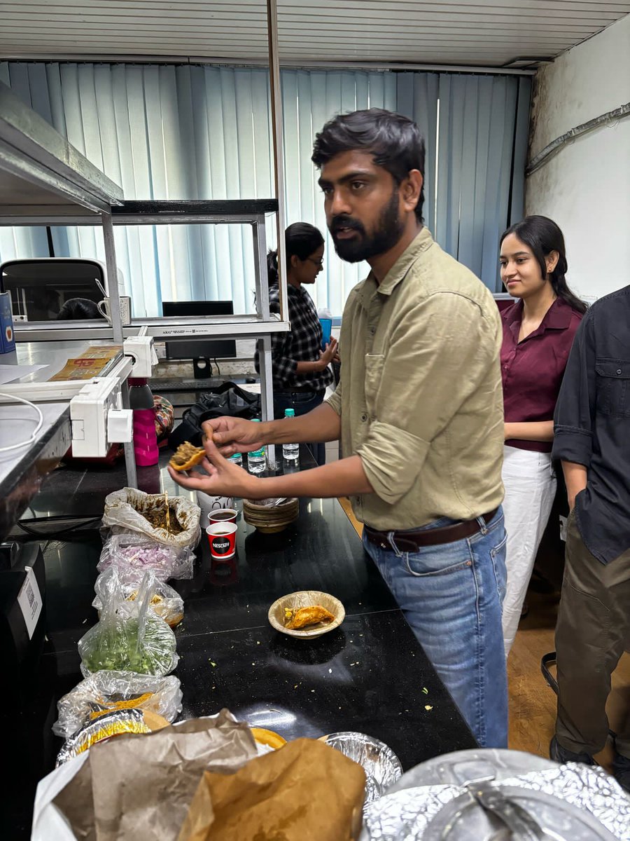 Friday Happy hours are good occasions to eat food of choice and celebrate scientific success. 3 publications in 15 days, 2 in <a href="/iScience_CP/">iScience journal</a> and one in <a href="/PLOSNTDs/">PLOS NTDs</a>, understanding Dengue dynamics. Let's enjoy eachother success. <a href="/IGIBSocial/">CSIR-IGIB</a> <a href="/PriyankaMMehta/">Priyanka Mehta</a> <a href="/KritiKhare9/">Kriti Khare</a> <a href="/varsha_ravi_/">VarshaR</a>