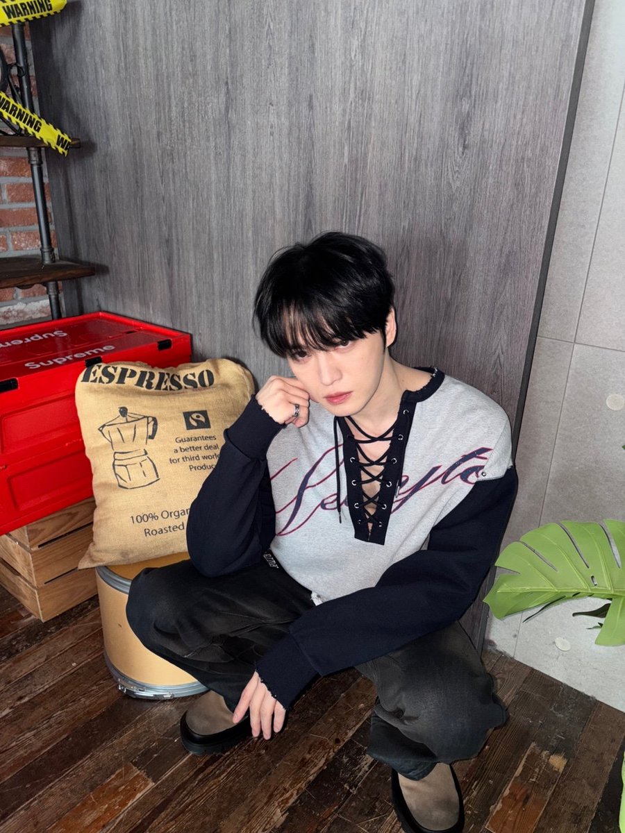 พี่แจจุงแวะมาเสิร์ฟรูปให้ชมก่อนนอน

📷 : weverse.io/kimjaejoong/ar…