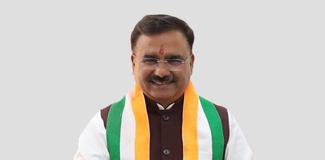आलोक शर्मा के समर्थन में तब तक ट्वीट करना है जब तक कांग्रेस झुक ना जाए और उन्हें सचिव से भी बड़े पद पर नियुक्त ना किया जाए।

कांग्रेस के घमंडी नेताओं को पता चलना चाहिए कांग्रेस उनकी जागीर नहीं है जो अपनी मर्जी से हटाएंगे और नियुक्त करेंगे।

#WeSupportAlokSharma