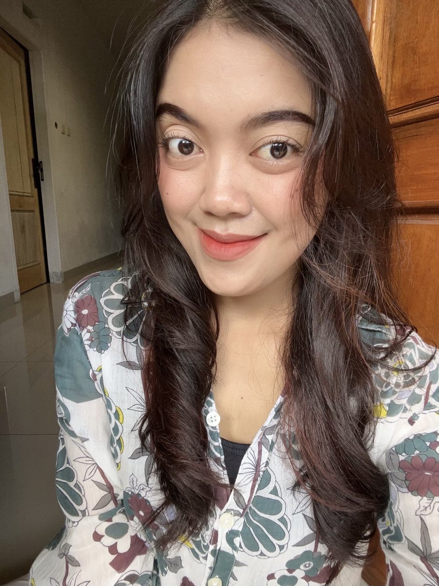 cryinsideyay's tweet photo. ak d smwa poto🙂 https://t.co/7SzOc4BlTK