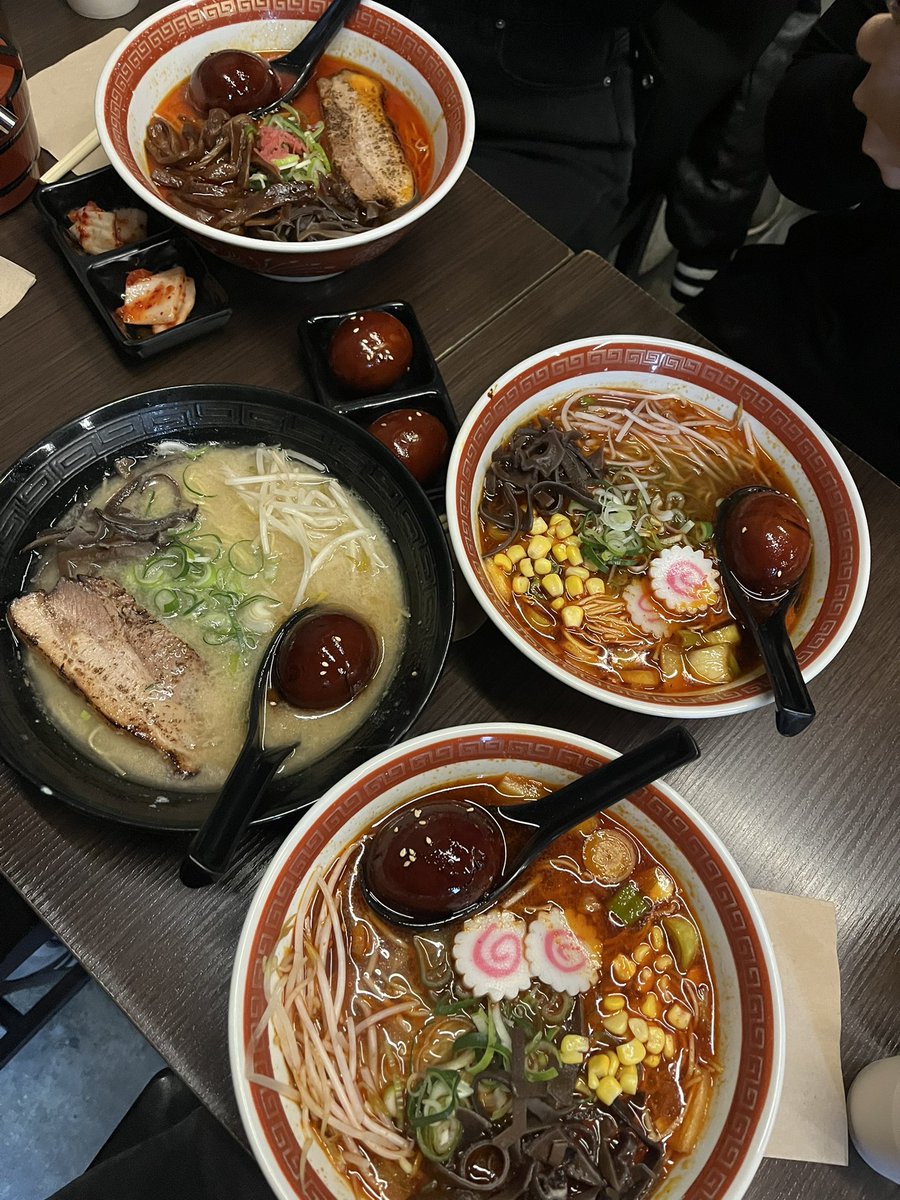 24l028's tweet photo. 양계볶 + 임태훈 마라샹궈
학교에서 파는 그릭요거트
홍대 이츠모 라멘 (다음에 가면 돈코츠 먹어야지)
학교에서 파는 오리고기 포케 https://t.co/YH2A4NEJJa