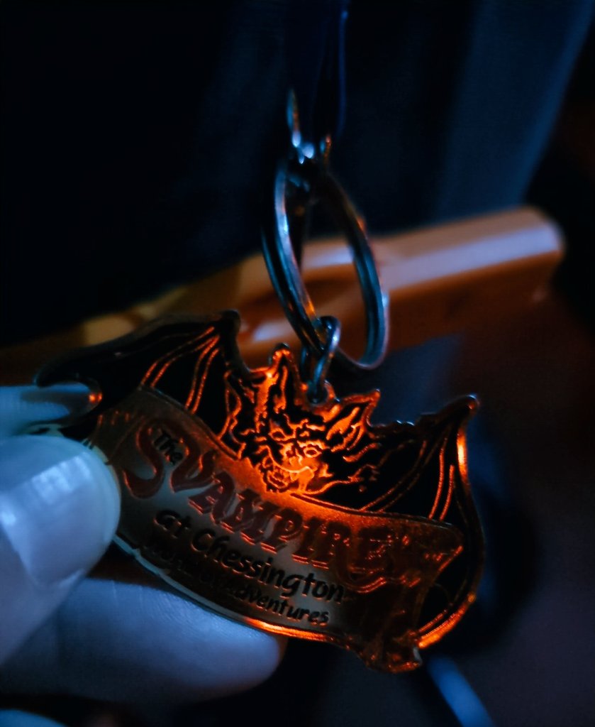 ChessingtonBuzz's tweet photo. Original The Vampire keyring from 1990 belonging to @Cannola80 signed by the man himself in the ride station. Brilliant!
#Vampire35
#VIPExperienceBTS https://t.co/S1FLDYiQQE