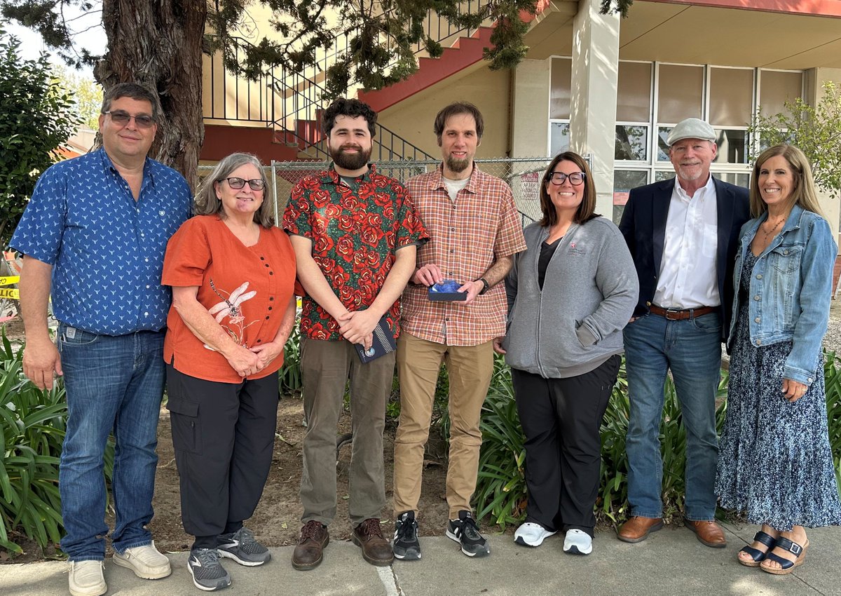 SBCOE95023's tweet photo. Congratulations to the SBC Free Library Library, who received the SBCOE Community Champion Award from the SBC Board of Education last night! They serve on the Literacy Task Force, partnered on the Literacy Summit and hosted a booth at the STEAM Expo. Thank you! #sbcoeeducates https://t.co/vjlfNGic53