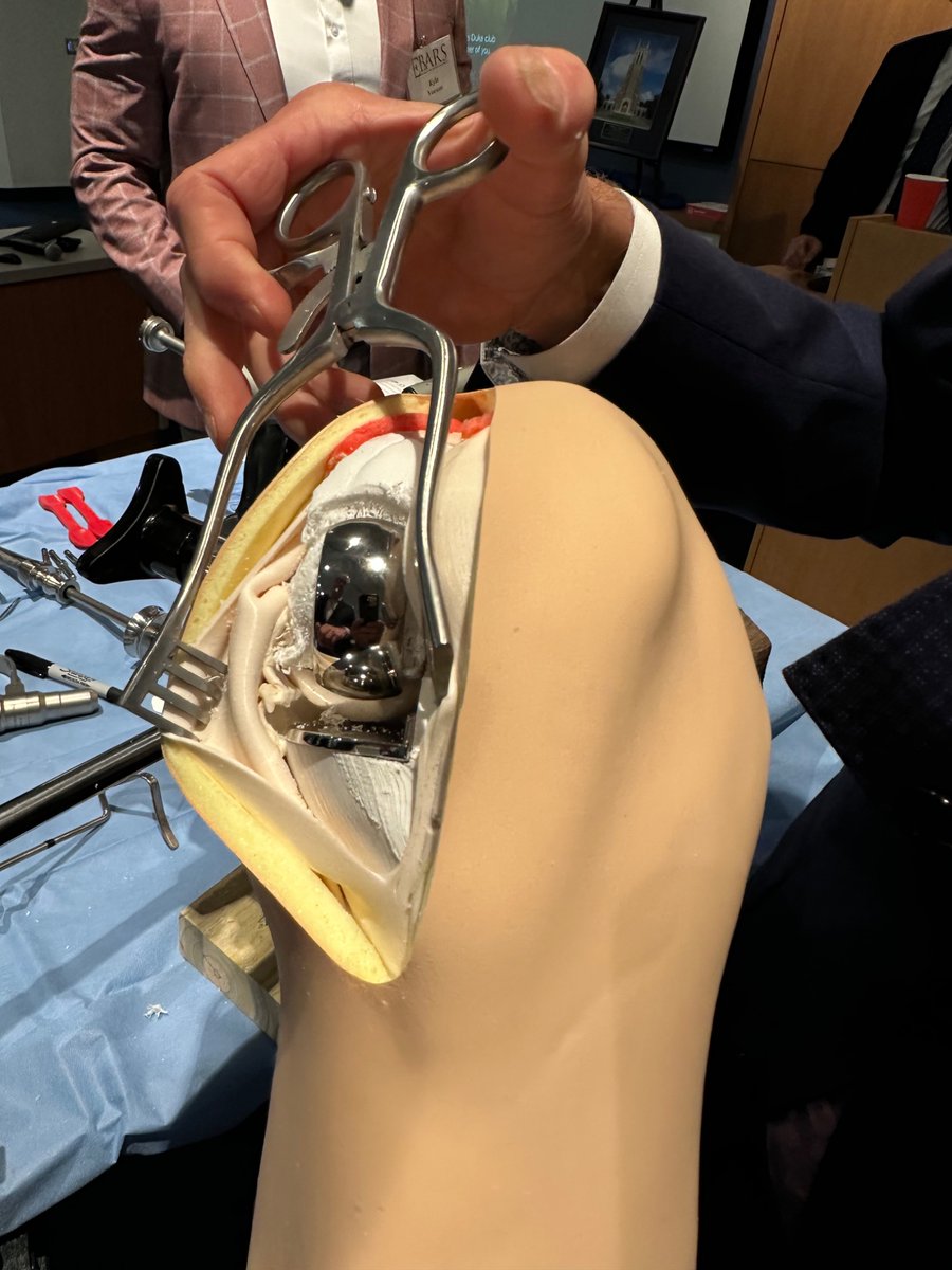 Great surgical demo by the Berend brothers on cementless partial knee arthroplasty! <a href="/DukeOrtho/">Duke Orthopaedics</a> <a href="/AAHKS/">AAHKS</a> <a href="/Surgistudmd/">SurgiSTUD</a>