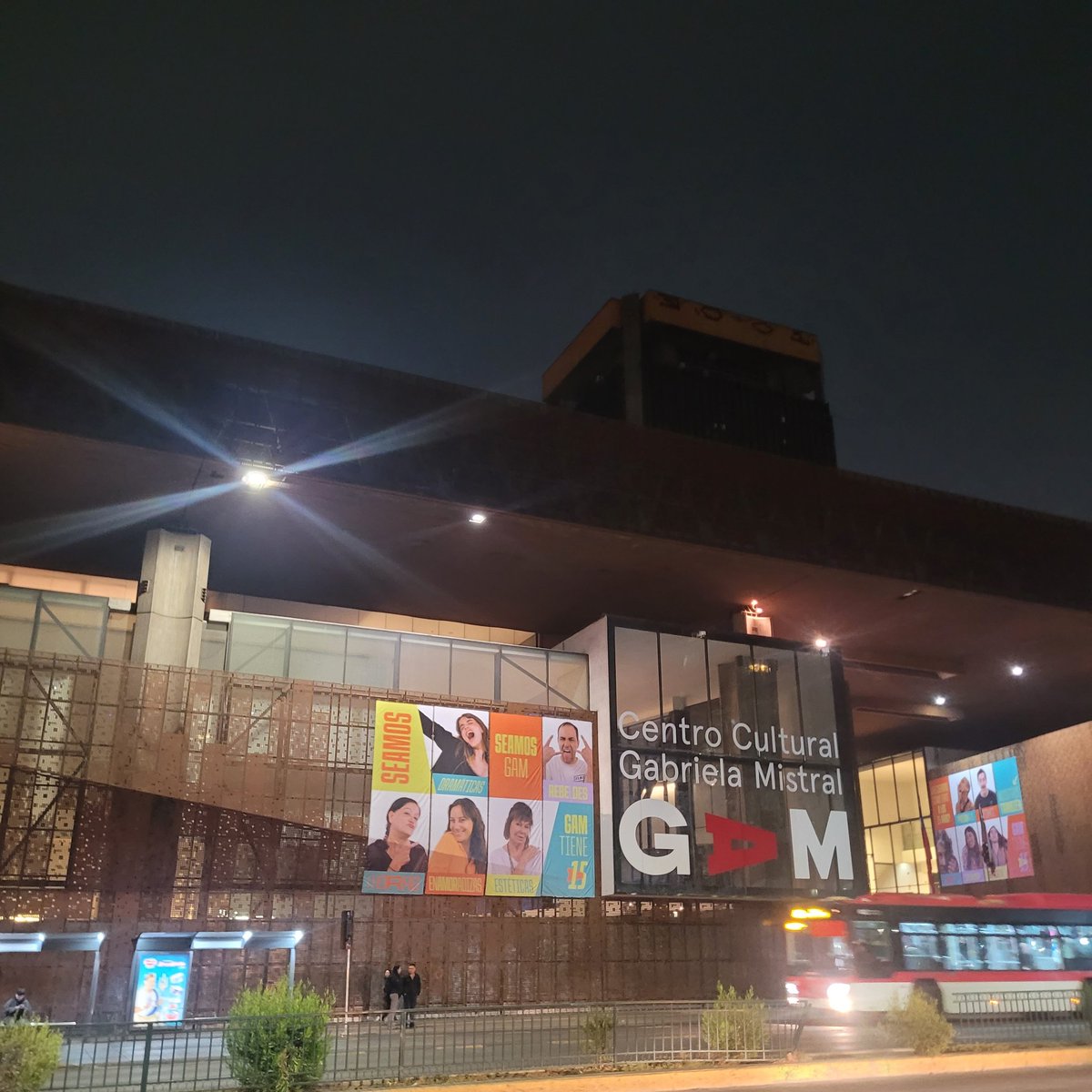 BitPlayCL's tweet photo. Buenas Tardes
La #RealidadVirtual y los nuevos medios se toman el #MICSUR en el @centroGAM
Ven a visitar estas nuevas tecnologías con experiencias digitales inmersivas.
#industriascreativas #diseño #diseno #vr #VirtualReality #micsur #visual https://t.co/Fta8bou0t3