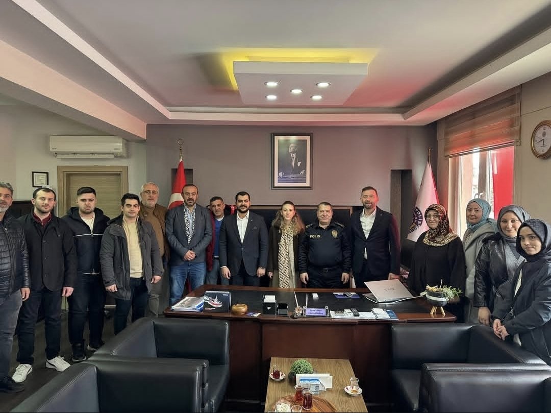 📍İlçe Başkanımız Mehmet Başyiğit, Kadın Kolları Başkanımız Nesrin İbrahimoğlu, Gençli Kolları Başk.İbrahim Acar ve yöneticilerimiz ile birlikte Polis Haftası münasebetiyle Başiskele Polis Merkezimize ve İlçe Emniyet Müdürlüğümüzde görev yapan polis memurlarımıza ziyaret ettik
