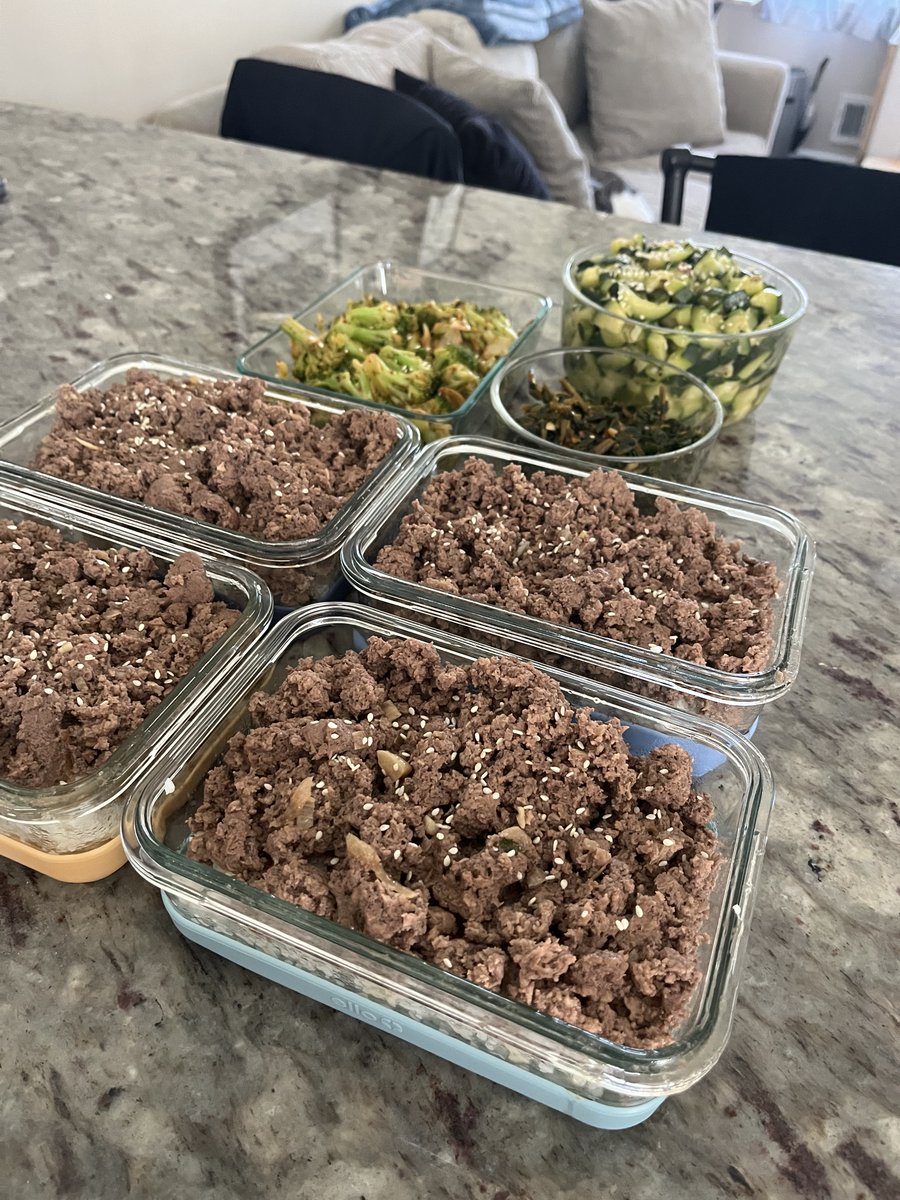 onepercentrod's tweet photo. Do I lift to eat or eat to lift? 🤔

45g protein Korean beef bowls https://t.co/Zr5QA4gtlC