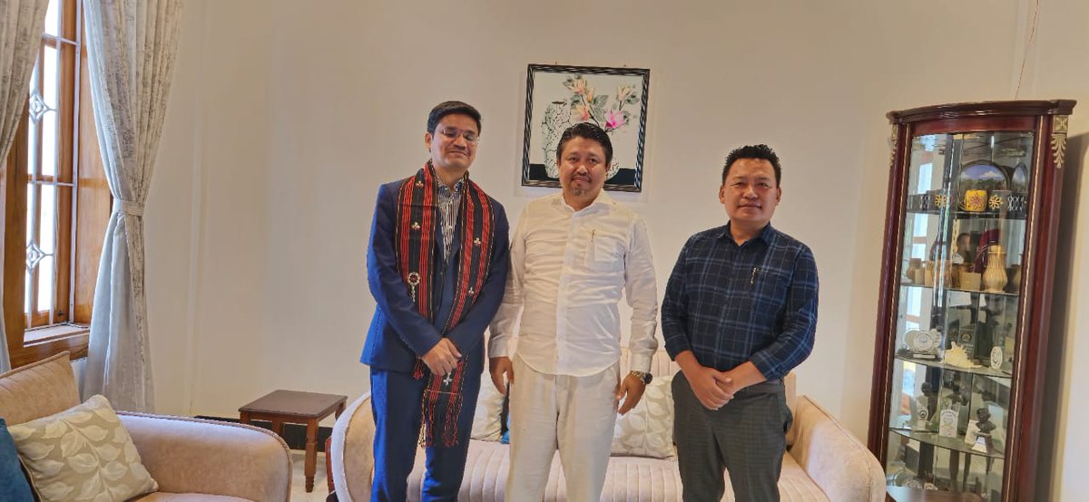 nagalandphed's tweet photo. Shri @jacob_zhimomi, Hon’ble Minister for PHED and Cooperation, met with Shri Keerthi Kumar, Project Team Leader from @NDB_int regarding the Kohima Water Supply Project where they also discussed possibilities for addressing water-stressed districts beyond Kohima. https://t.co/fAagYmUaNZ