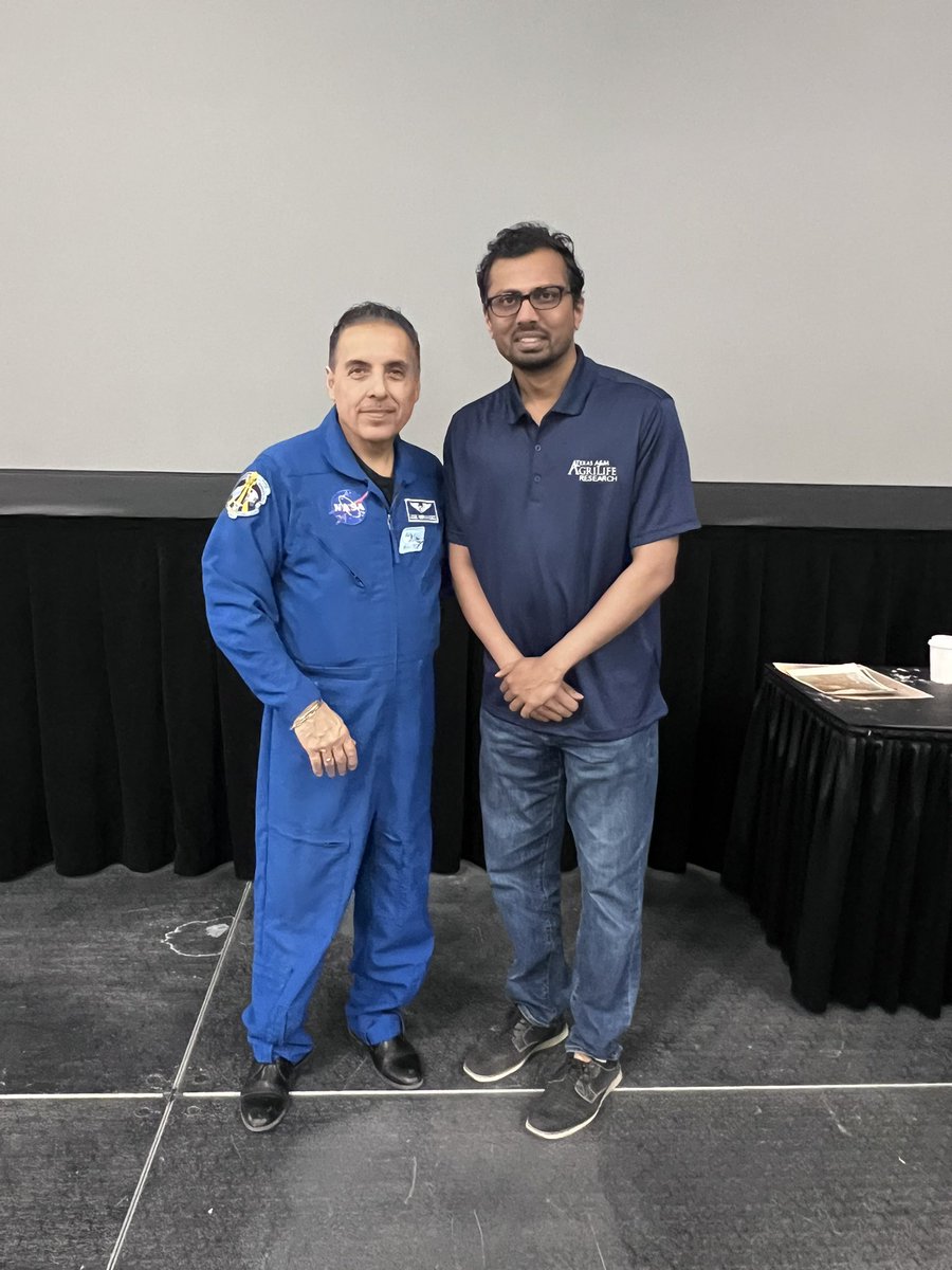 sspalmate's tweet photo. At 2025 El Paso Science Festival, @AgriLifeElPaso exhibited modern tools and technology – shared how @txagrilife bridges the gap between technological innovation and arid agriculture health in Texas.
 
 Inspirational talk by and meet with
@Astro_Jose

@txextension @txresearch https://t.co/elUutc8gGi