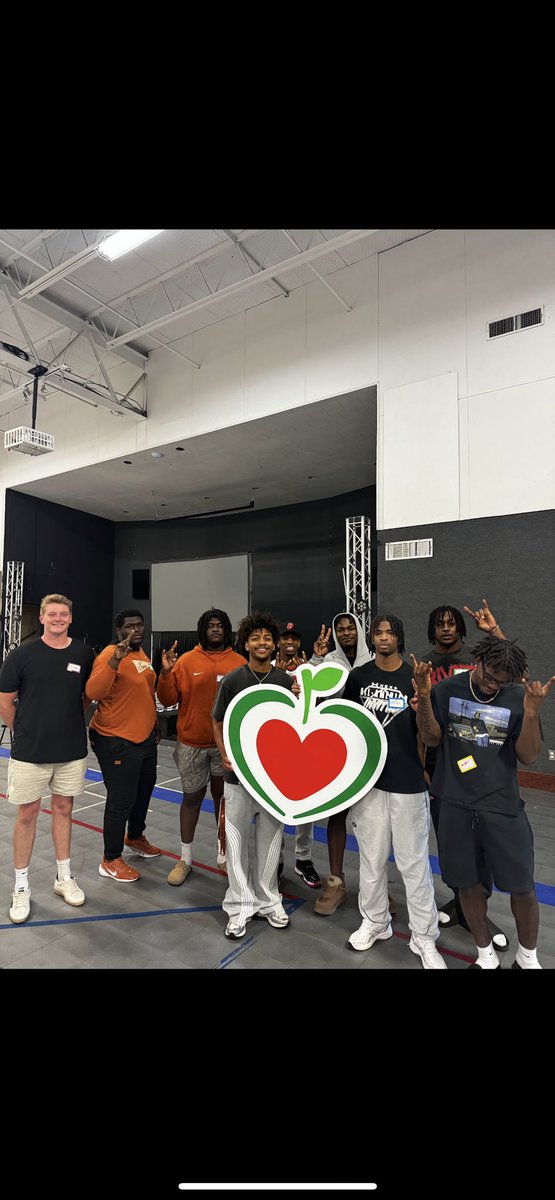 Zina “ZOO” Umeozulu (@zina_umeozulu) on Twitter photo I had a great time working with <a href="/hungrysoulsatx/">Hungry Souls</a> I love their mission and strategy to help feed many families in our community. Take some time out of your day to help volunteer at a place that is making a HUGE difference!!
<a href="/TexasOneFund/">Texas One Fund</a>
bit.ly/HungrySoulsatx I had a great time working with <a href="/hungrysoulsatx/">Hungry Souls</a> I love their mission and strategy to help feed many families in our community. Take some time out of your day to help volunteer at a place that is making a HUGE difference!!
<a href="/TexasOneFund/">Texas One Fund</a>
bit.ly/HungrySoulsatx