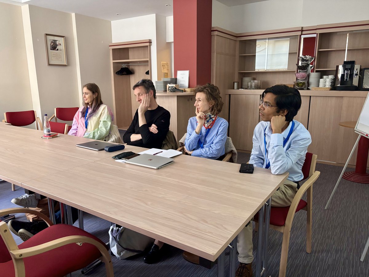 🕞Afternoon parallel sessions at the 2nd ENEOLI General Meeting: from theory to lexicographic practice, today's sessions highlighted the diversity and depth of neological research 
#ENEOLI #Neologisms #Lexicography #Linguistics #Budapest #LexicalInnovation #eneoligeneralmeeting