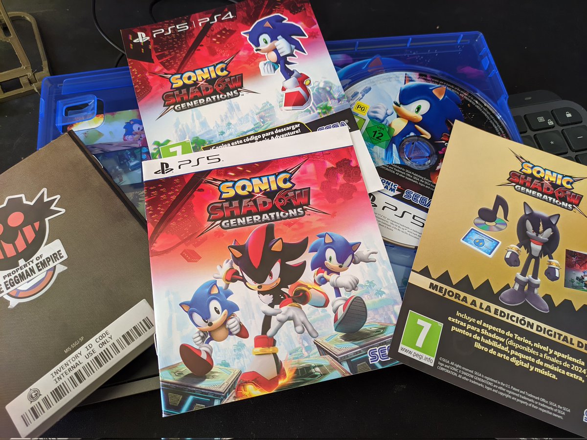 RTypeX's tweet image. Wow una caja con papeles en español  y dibujicos dentro. Igual es una mierda (que apunta a que no) pero ya me han comprado 😂 @Nacho_Reset