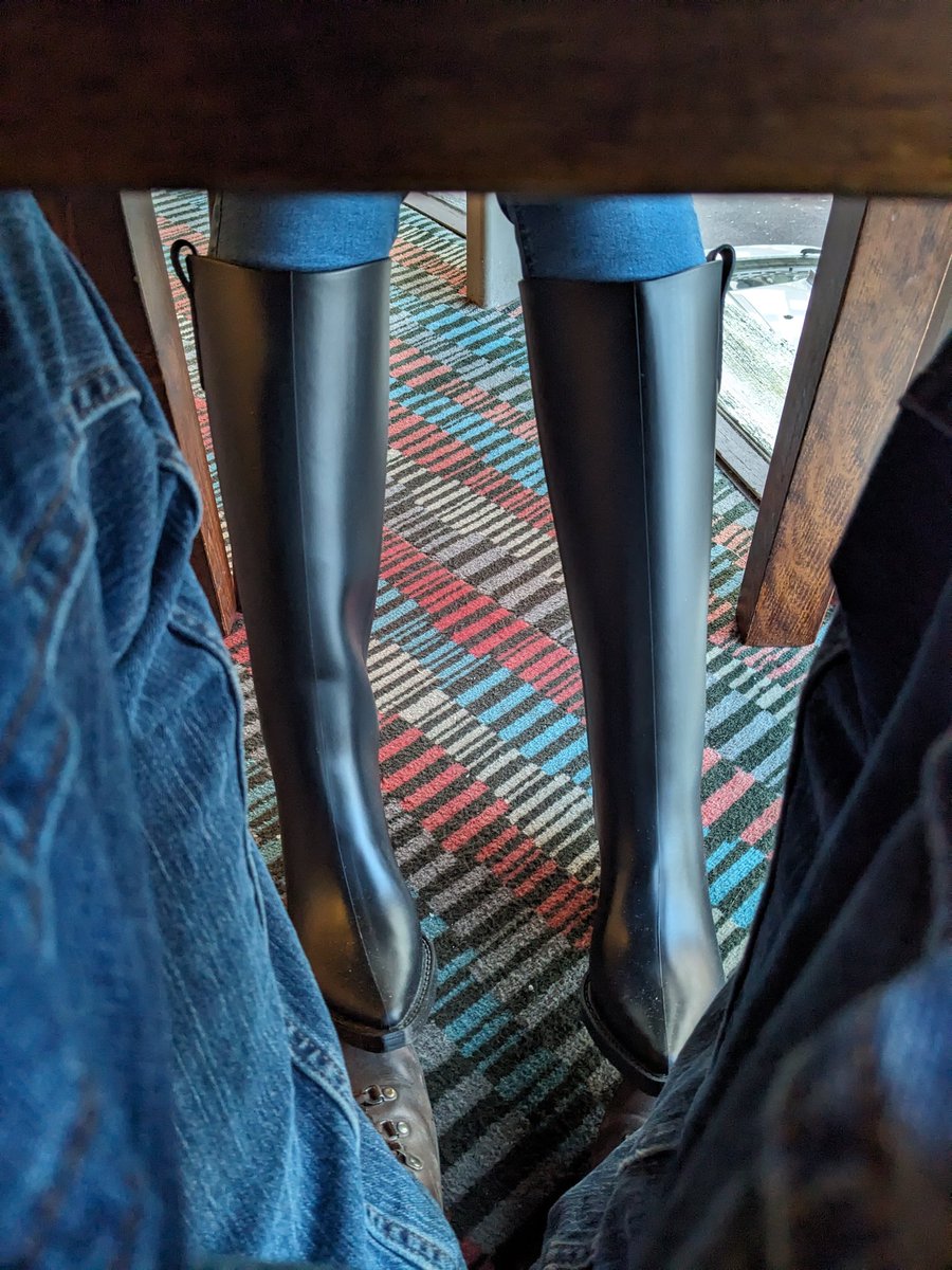 Sorry guys, it's going to be a while before I get bored of Ava in these boots 🤤