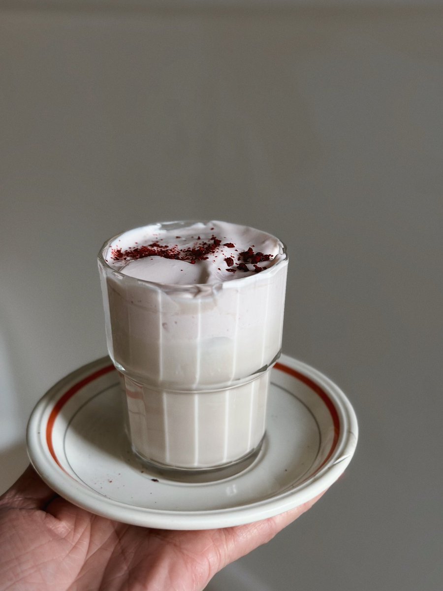 A firm favourite when the sun is shining.  Iced Faculty Fog, a delicious Earl Grey (oat) milk tea, topped with a smooth, zesty lemon cold foam—perfectly refreshing and full of flavor! Available iced or hot for sit in and takeaway. 

#facultycoffee #IndieCoffee #IndependentCoffee