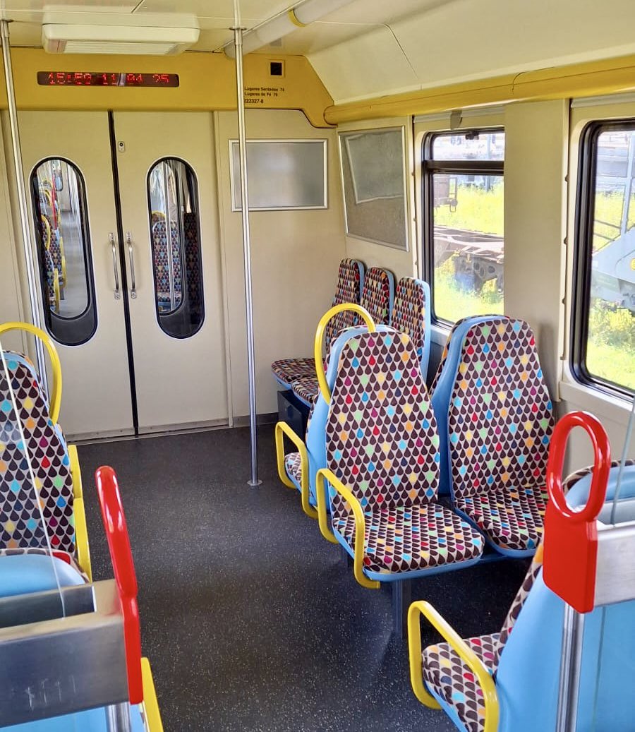 Filipa_SPereira's tweet photo. A UQE 2327 já está a caminho de Campolide, pronta para entrar ao serviço nos urbanos de Lisboa da CP - Comboios de Portugal.
A equipa de Manutenção e Engenharia, neste caso do Entroncamento, está de parabéns pelo trabalho de excelência que desenvolve diariamente. https://t.co/ZuVUuql85u