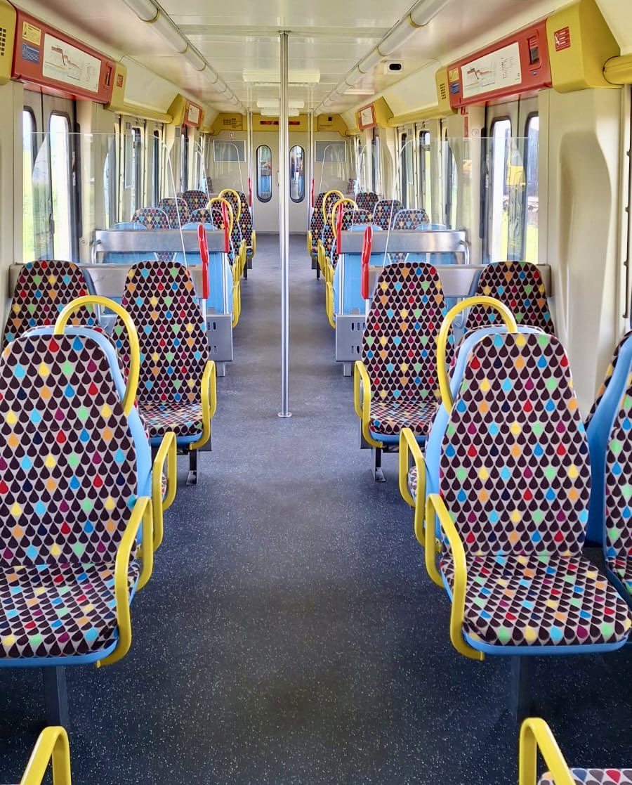 Filipa_SPereira's tweet photo. A UQE 2327 já está a caminho de Campolide, pronta para entrar ao serviço nos urbanos de Lisboa da CP - Comboios de Portugal.
A equipa de Manutenção e Engenharia, neste caso do Entroncamento, está de parabéns pelo trabalho de excelência que desenvolve diariamente. https://t.co/ZuVUuql85u